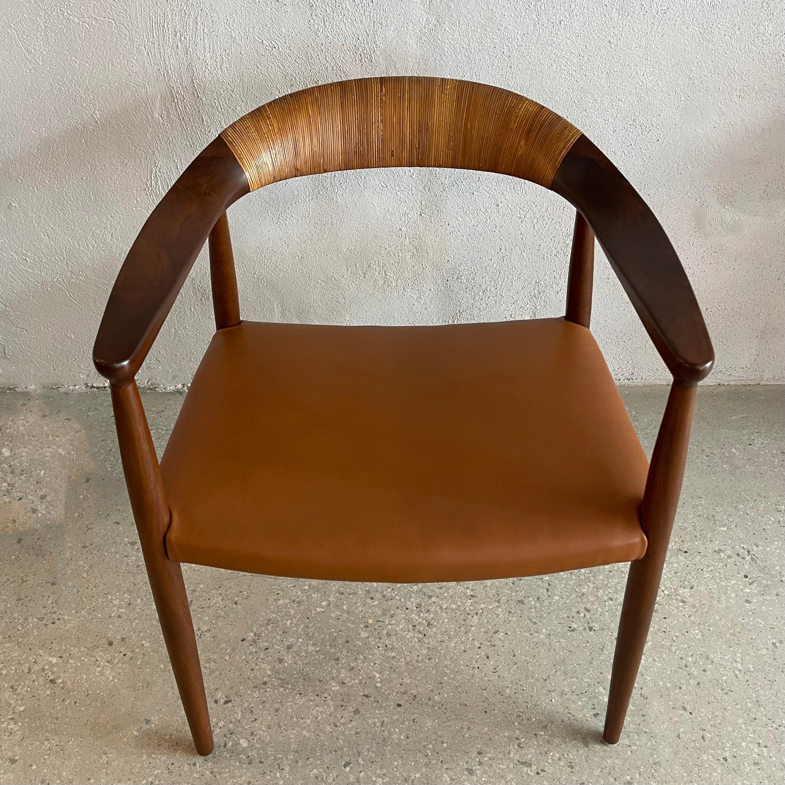 Cuir Chaise moderne danoise en cuir de bois de rose d'après Hans J. Wegner en vente