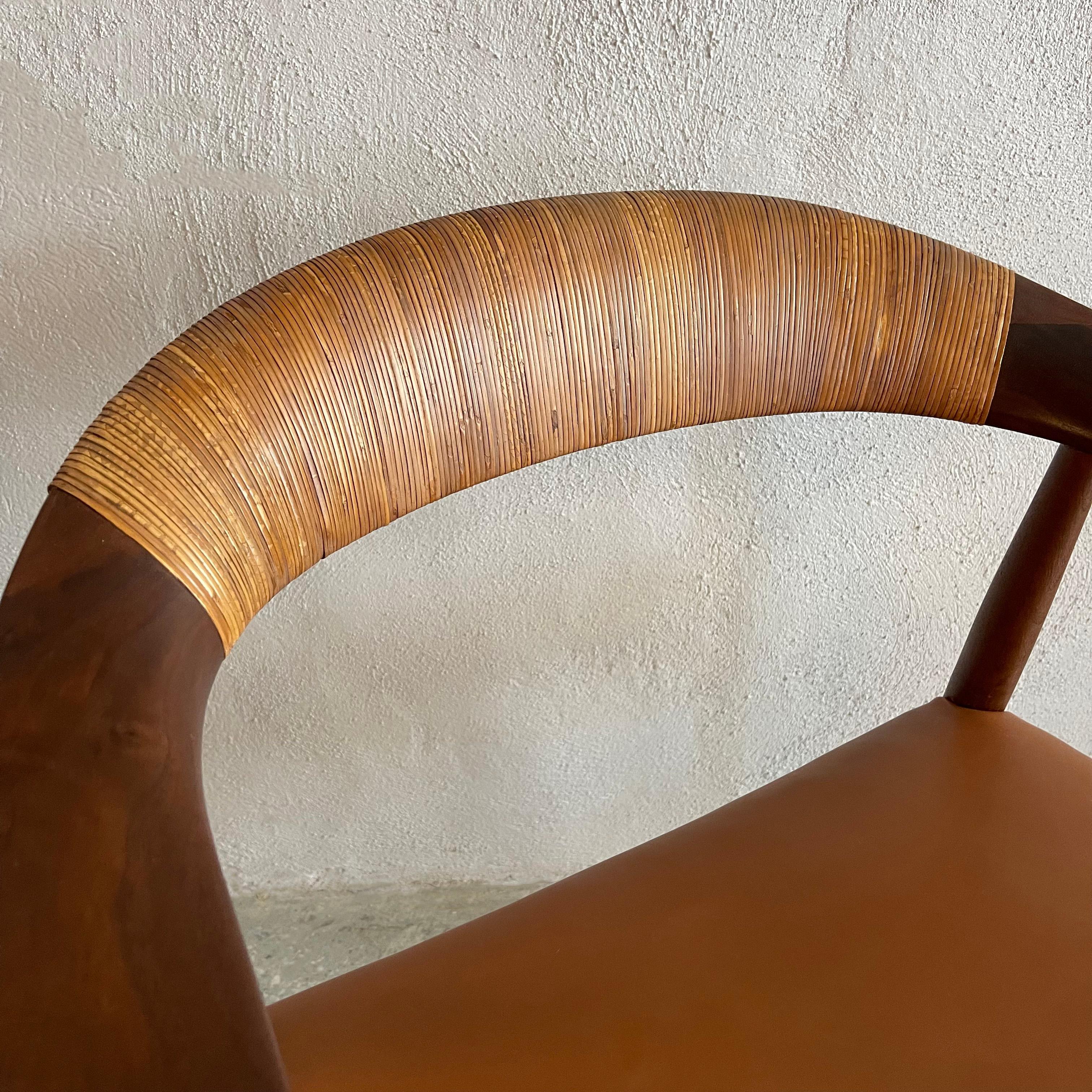 Chaise moderne danoise en cuir de bois de rose d'après Hans J. Wegner en vente 1