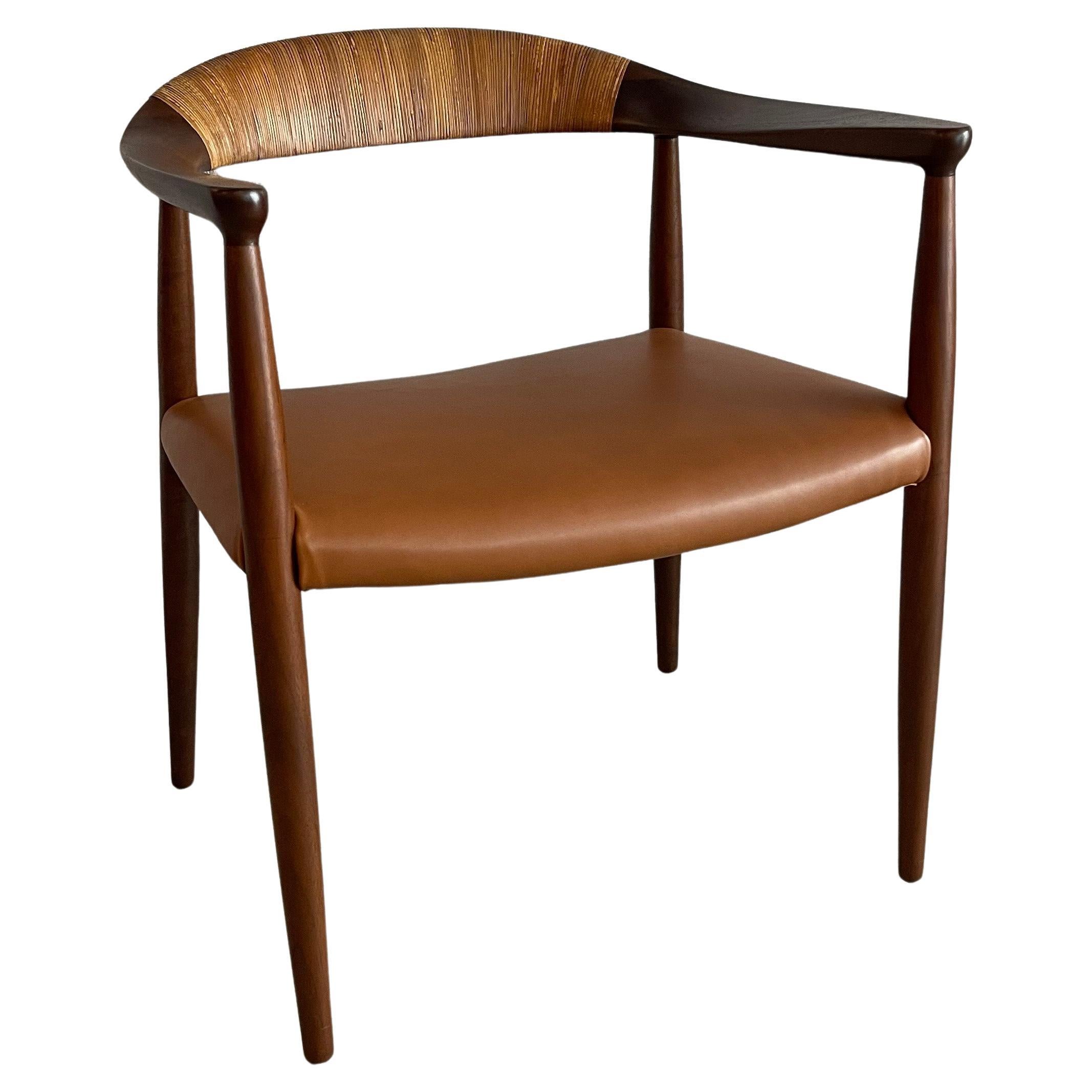 Silla moderna danesa de piel de palisandro según Hans J. Wegner