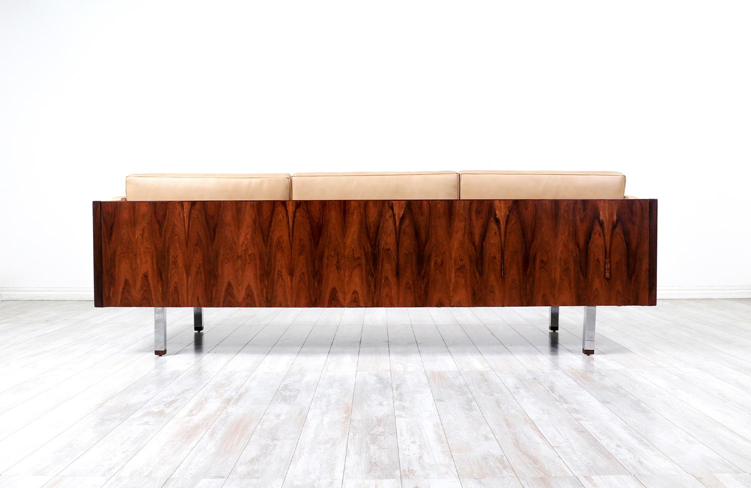 Expertisch restauriertes – modernes dänisches Sofa aus Rosenholz und Leder von Jydsk Mobelvaerk (Dänisch) im Angebot