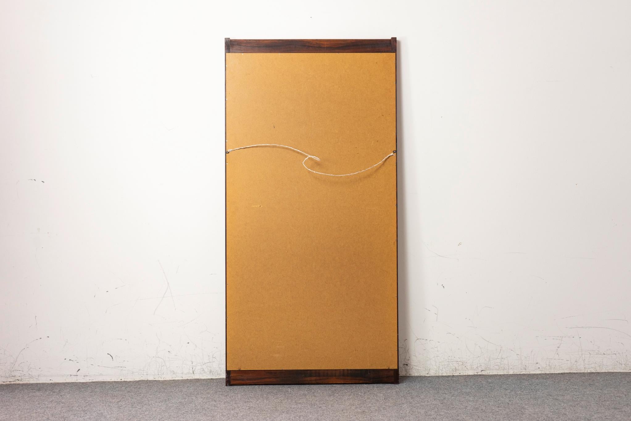 Dänischer moderner Wandspiegel aus Rosenholz und Leder im Angebot 5