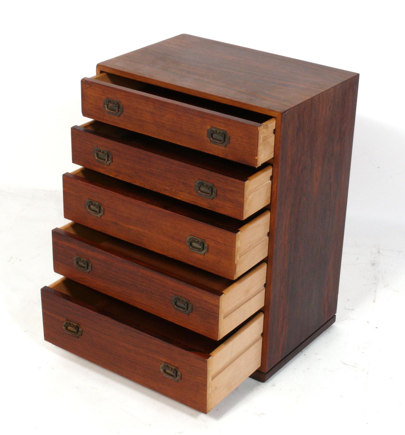 Danish Modern rosewood lingerie chest by Henning Korch for Silkeborg Møbelfabrik, Denmark, circa 1960s. This piece is a diminutive size and can be used as a side or end table, night stand, or tabletop lingerie chest. It has been cleaned and Danish