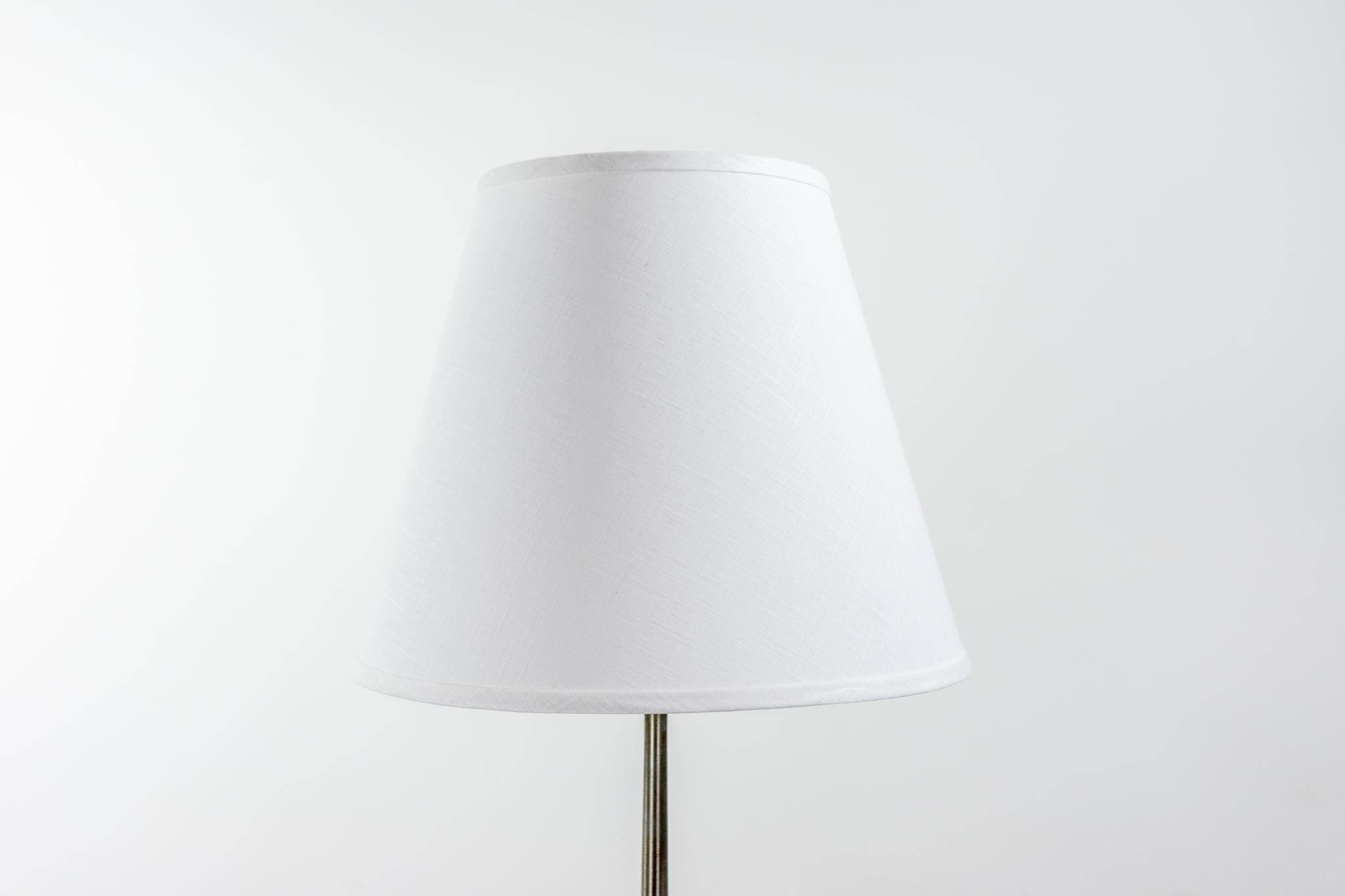 Dänische moderne Stehlampe aus Rosenholz und Metall, modern im Angebot 1