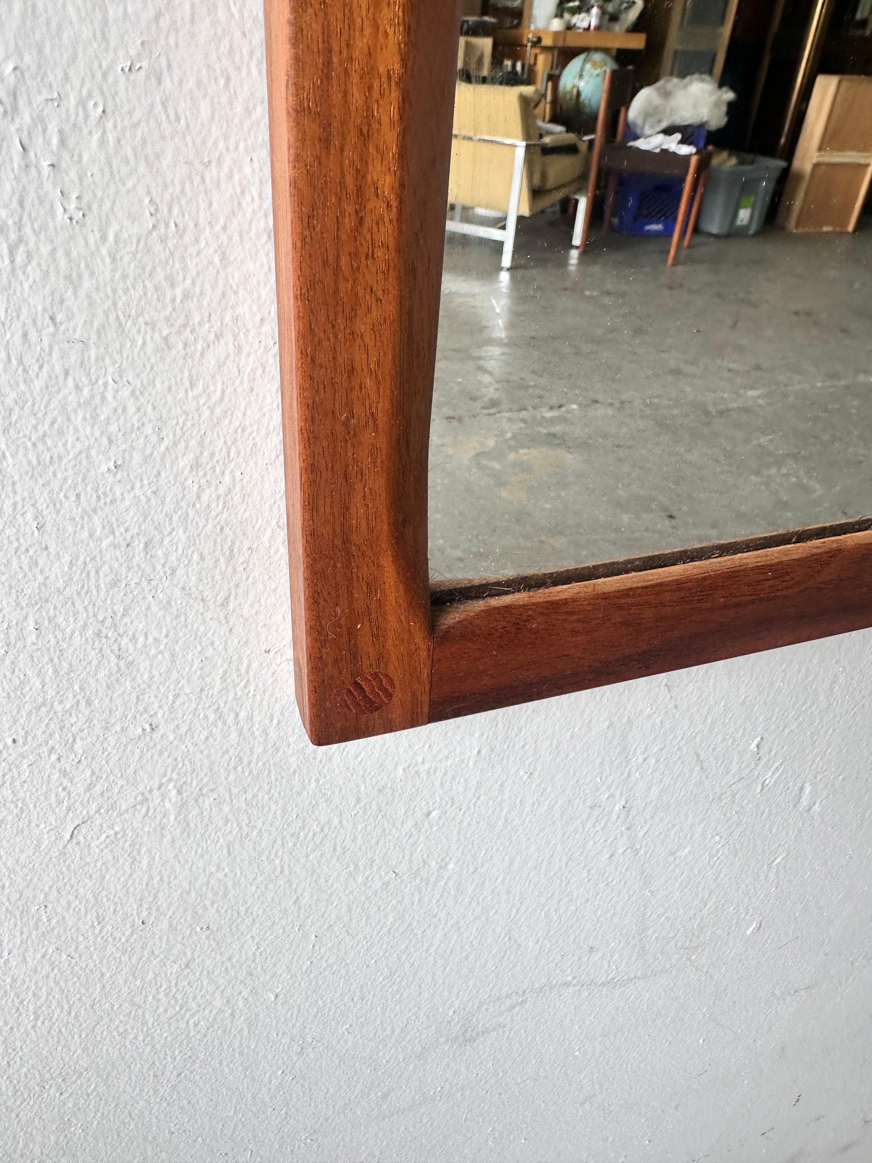 Milieu du XXe siècle Miroir moderne danois en bois de rose par Aksel Kjersgaard pour Odder, Danemark en vente