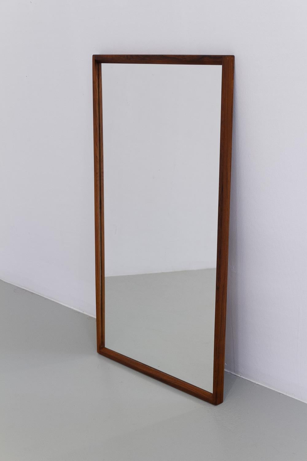 Specchio moderno danese in legno di palissandro di Kai Kristiansen per Aksel Kjersgaard, 1960. In condizioni buone in vendita a Asaa, DK