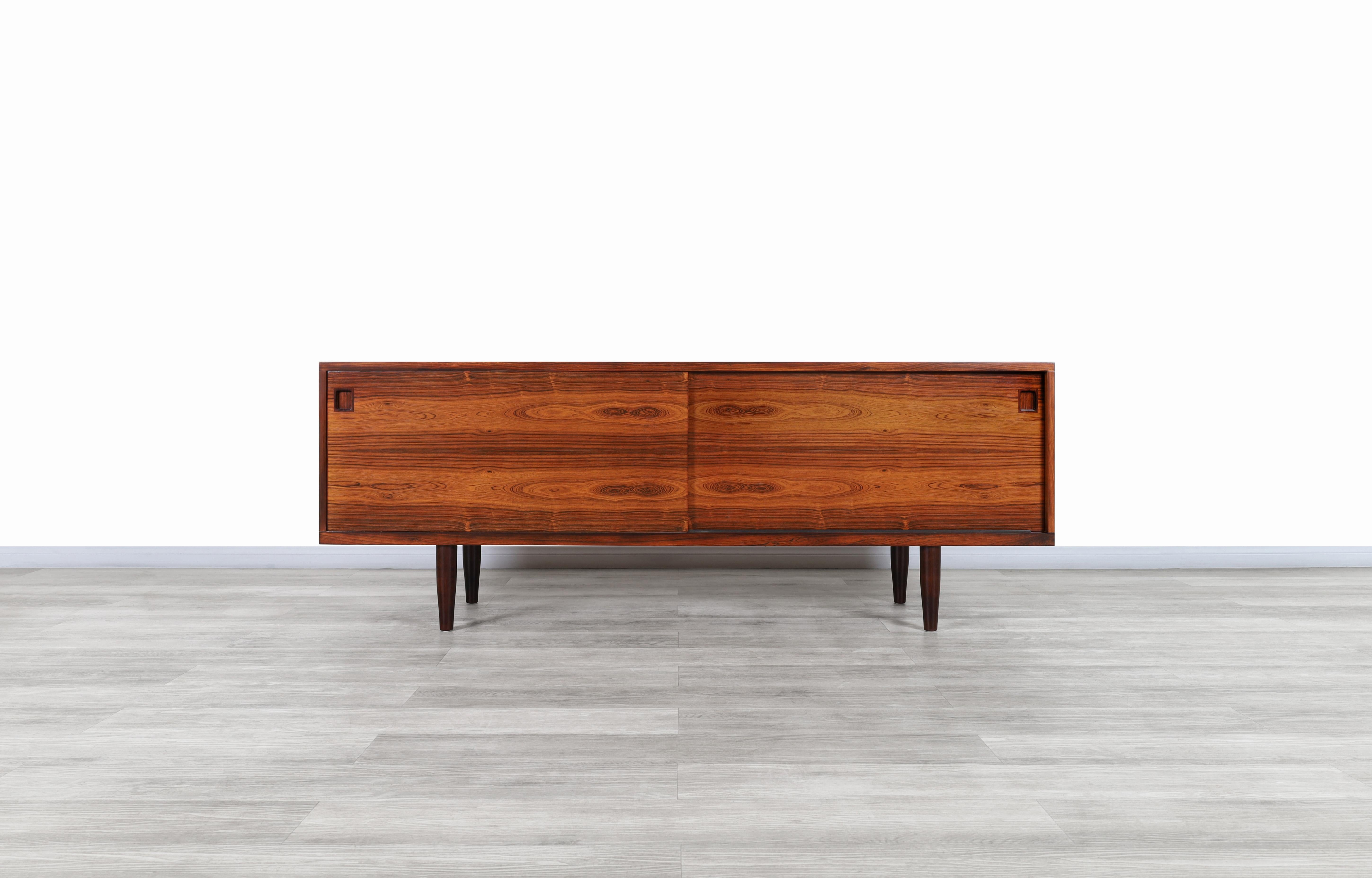 Danish Modern Rosewood Model-20 Credenza by Niels O. Moller For Sale 2