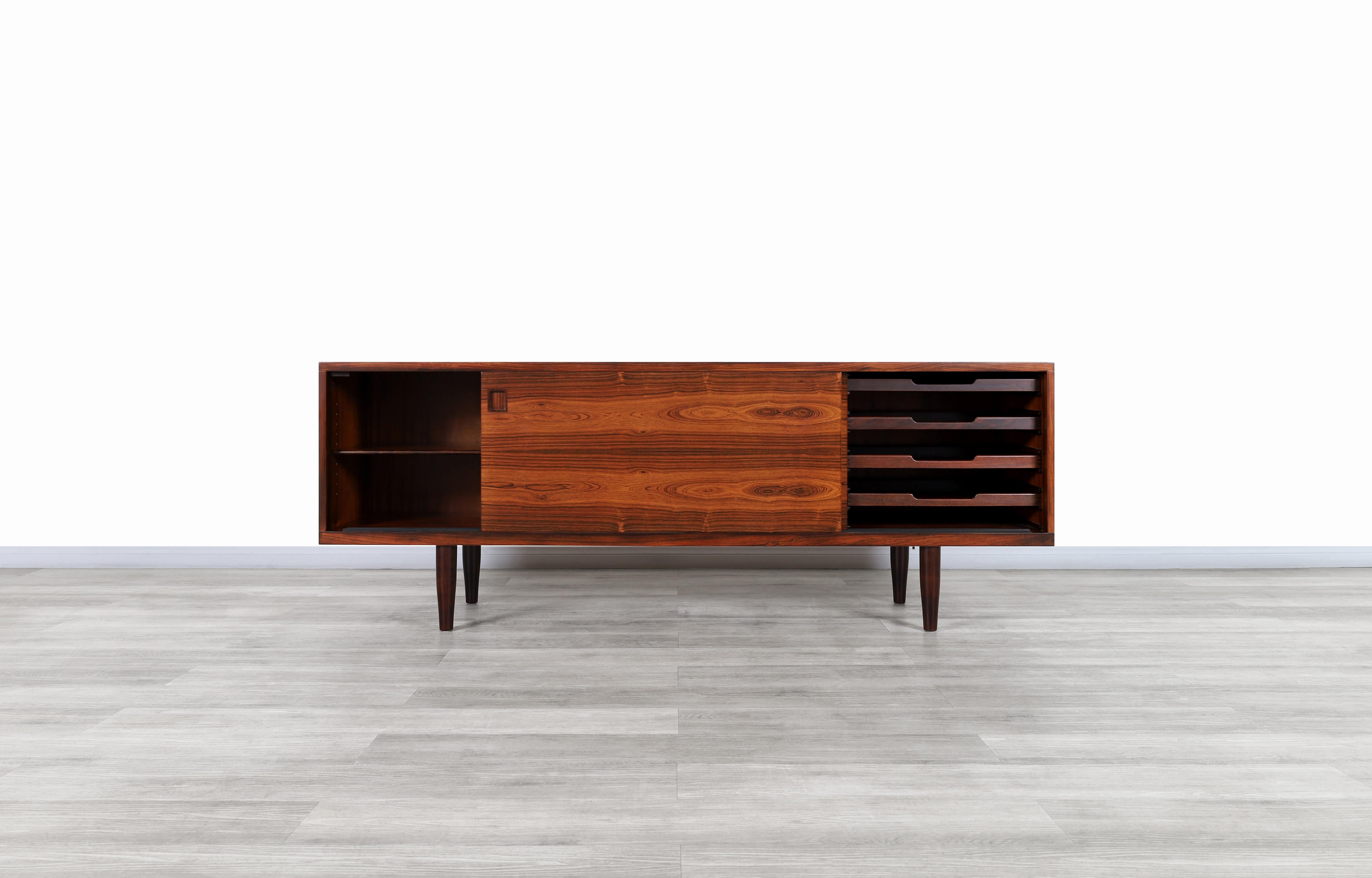 Danish Modern Rosewood Model-20 Credenza by Niels O. Moller For Sale 4