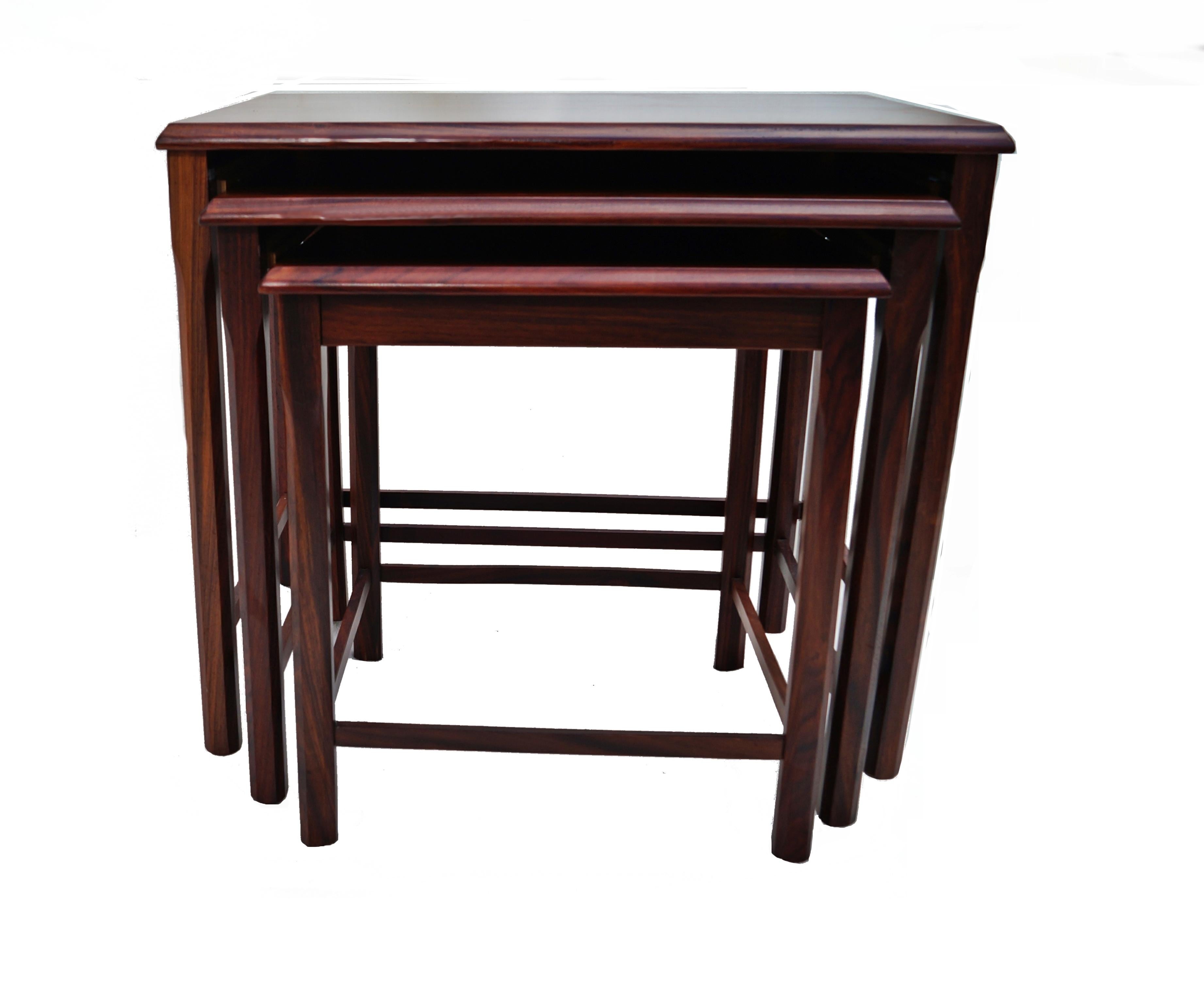 E.W. danois moderne en bois de rose niché Bach Toften Stacking Side End Accent Tables en vente 2