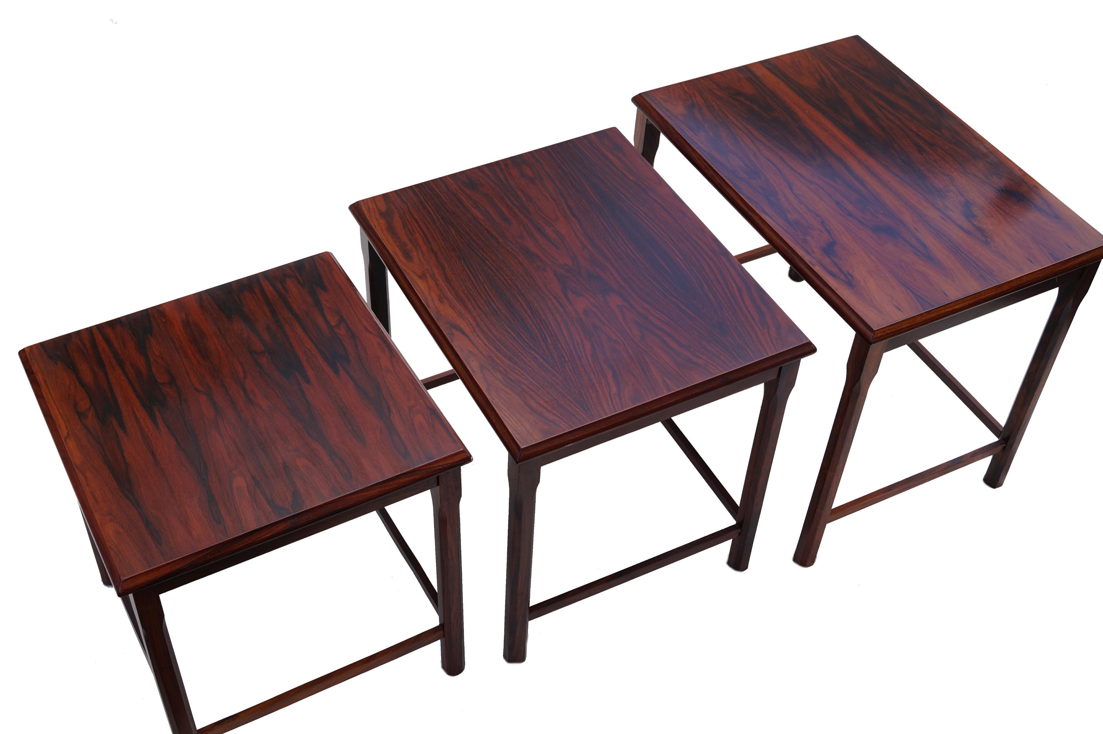 Dänische Modern Rosewood Nesting E.W. Bach Toften Stacking Side End Accent Tables (Sonstiges) im Angebot
