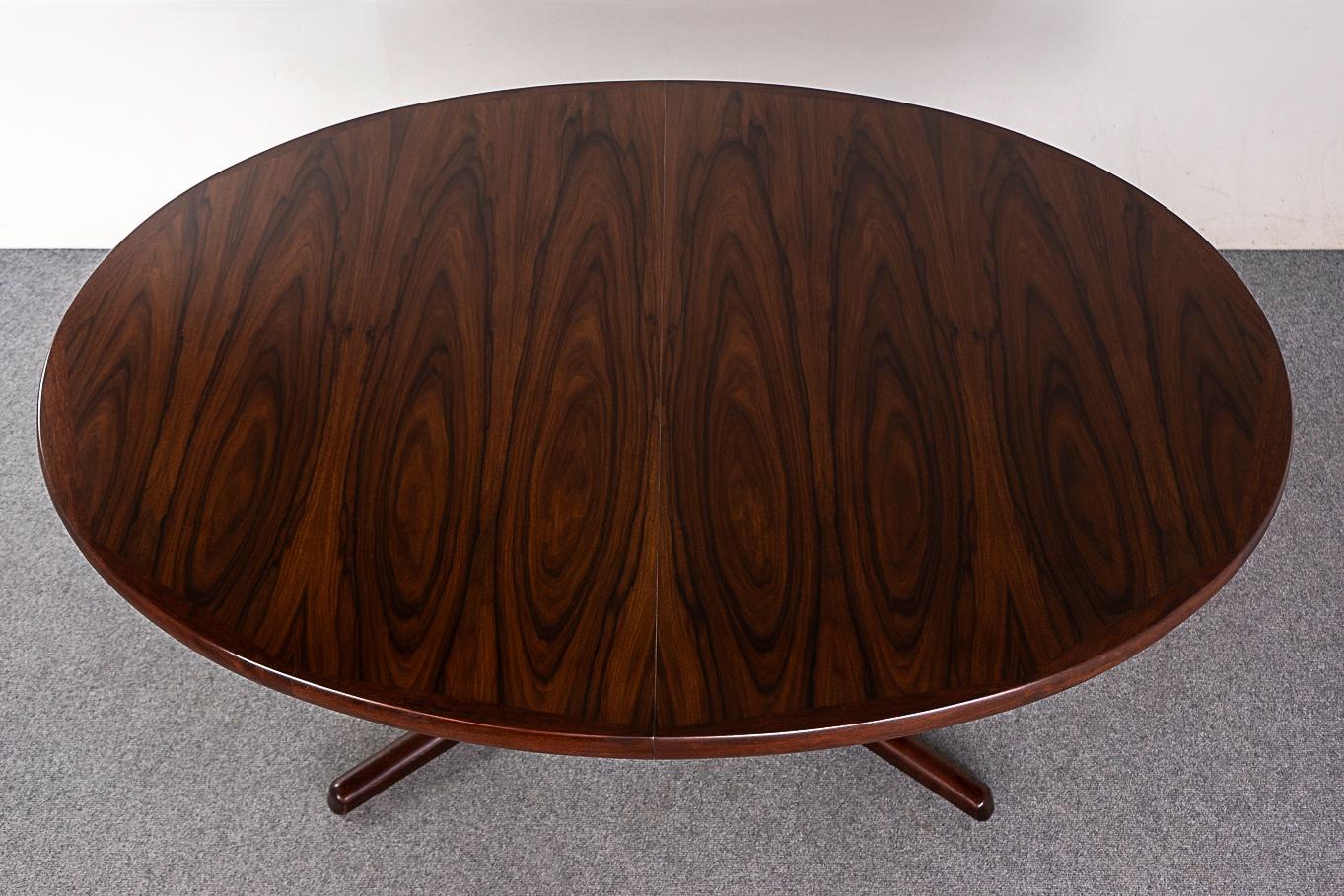 Veneer Danish Modern Rosewood Oval Dining Table