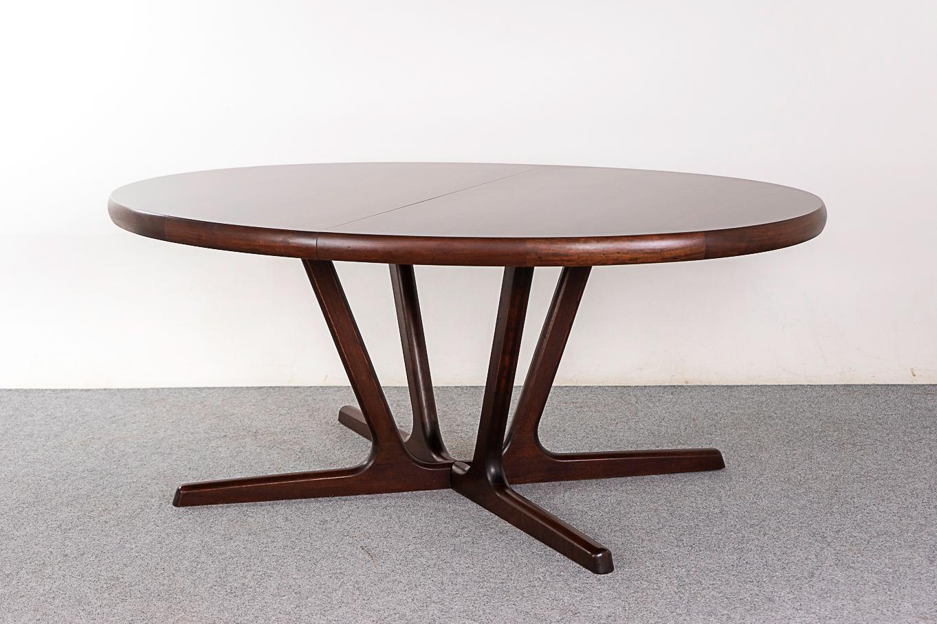 Mid-20th Century Danish Modern Rosewood Oval Dining Table