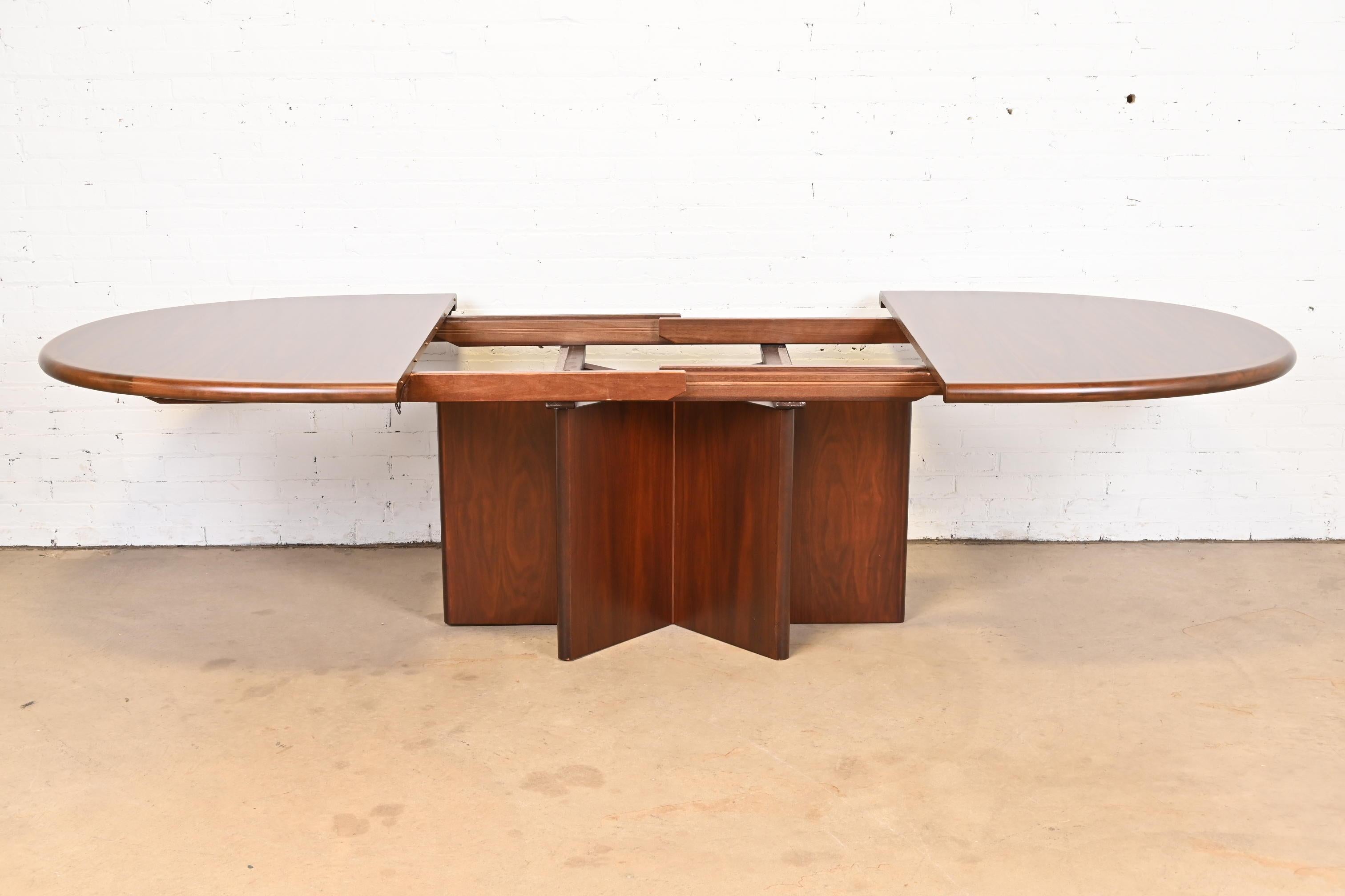 Danish Modern Rosewood Pedestal Dining Table by Ansager Mobler, Newly Refinished 5
