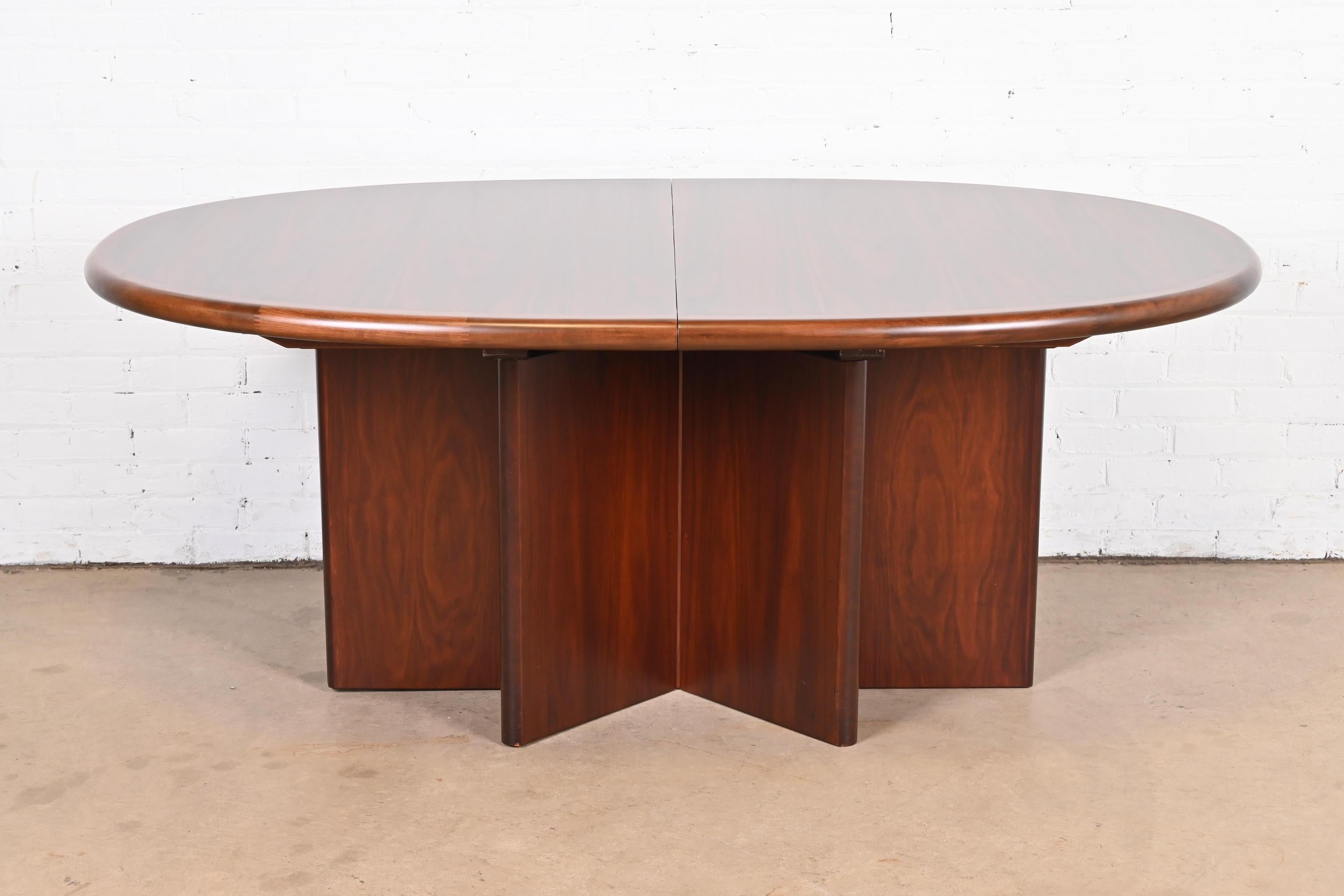 Danish Modern Rosewood Pedestal Dining Table by Ansager Mobler, Newly Refinished 6