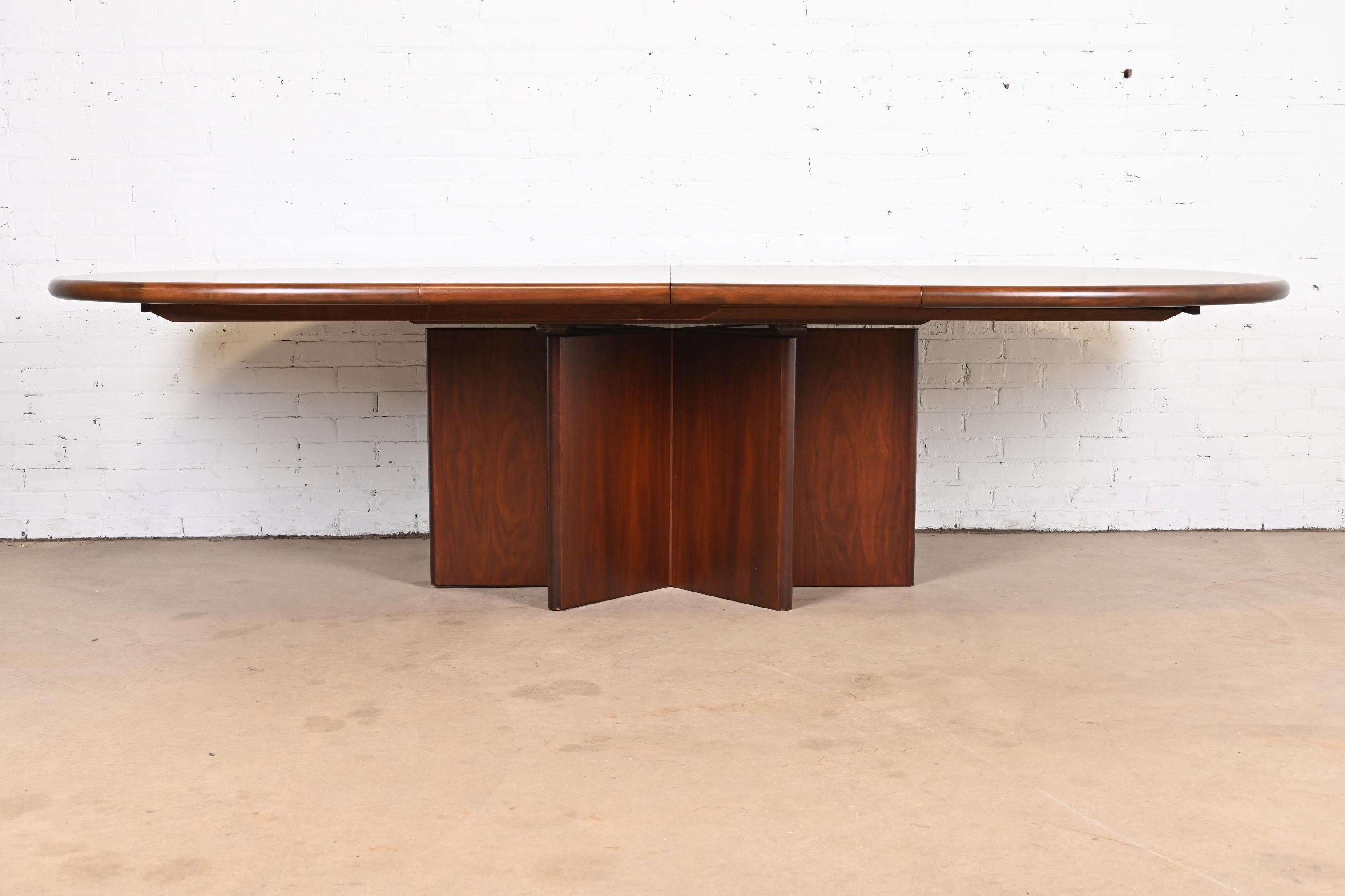 Scandinavian Modern Danish Modern Rosewood Pedestal Dining Table by Ansager Mobler, Newly Refinished