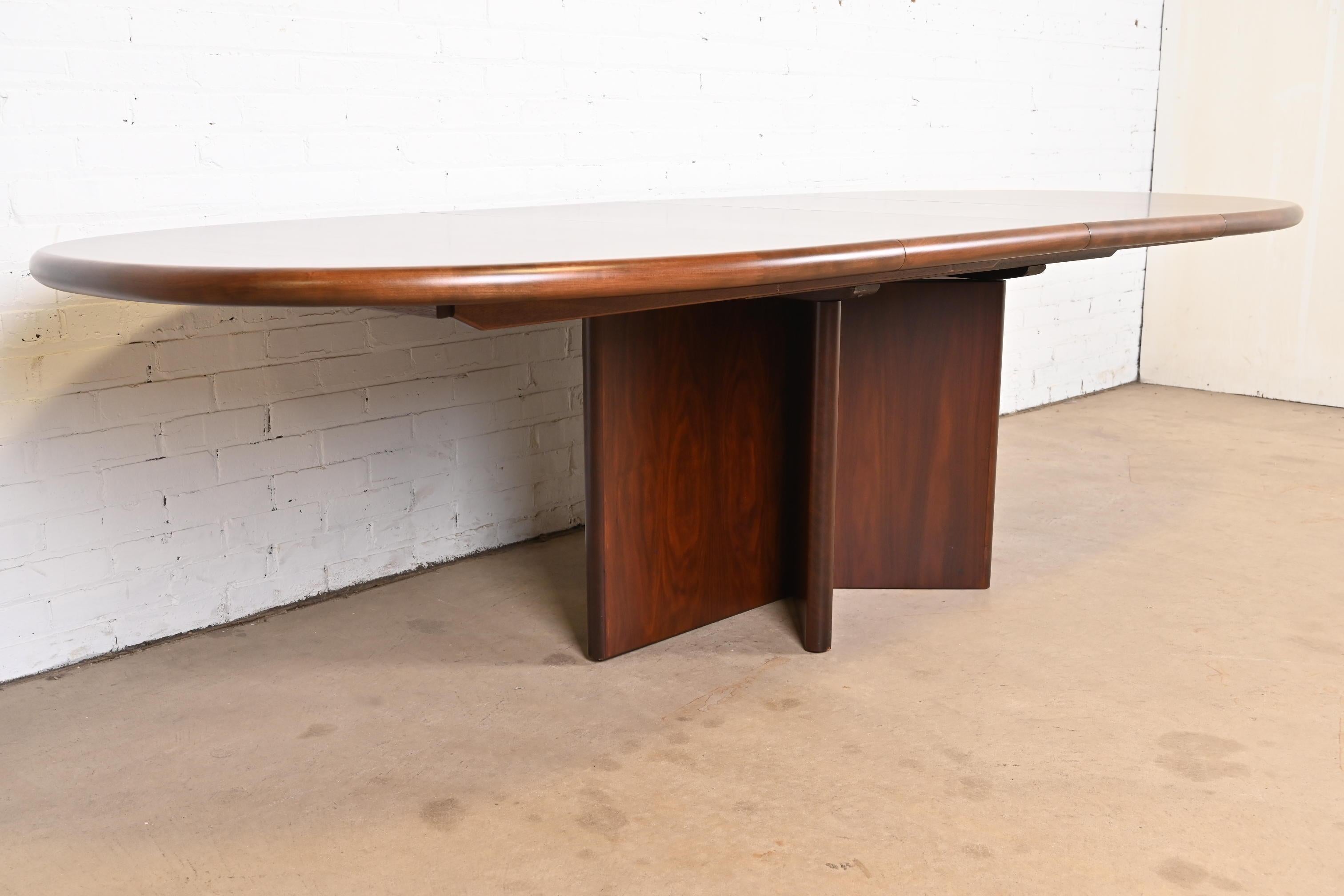 Danish Modern Rosewood Pedestal Dining Table by Ansager Mobler, Newly Refinished 2