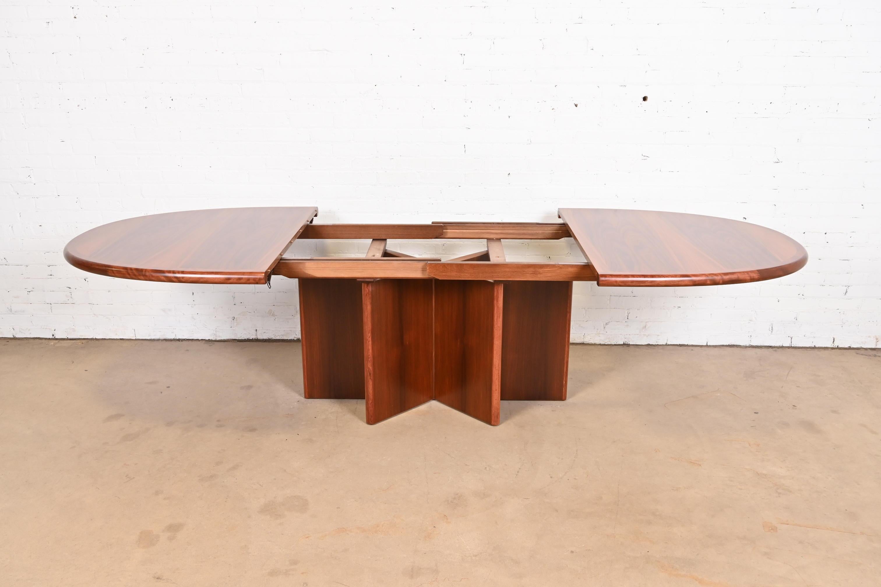 Mesa de comedor extensible con pedestal de palisandro de Ansager Mobler Palo de rosa