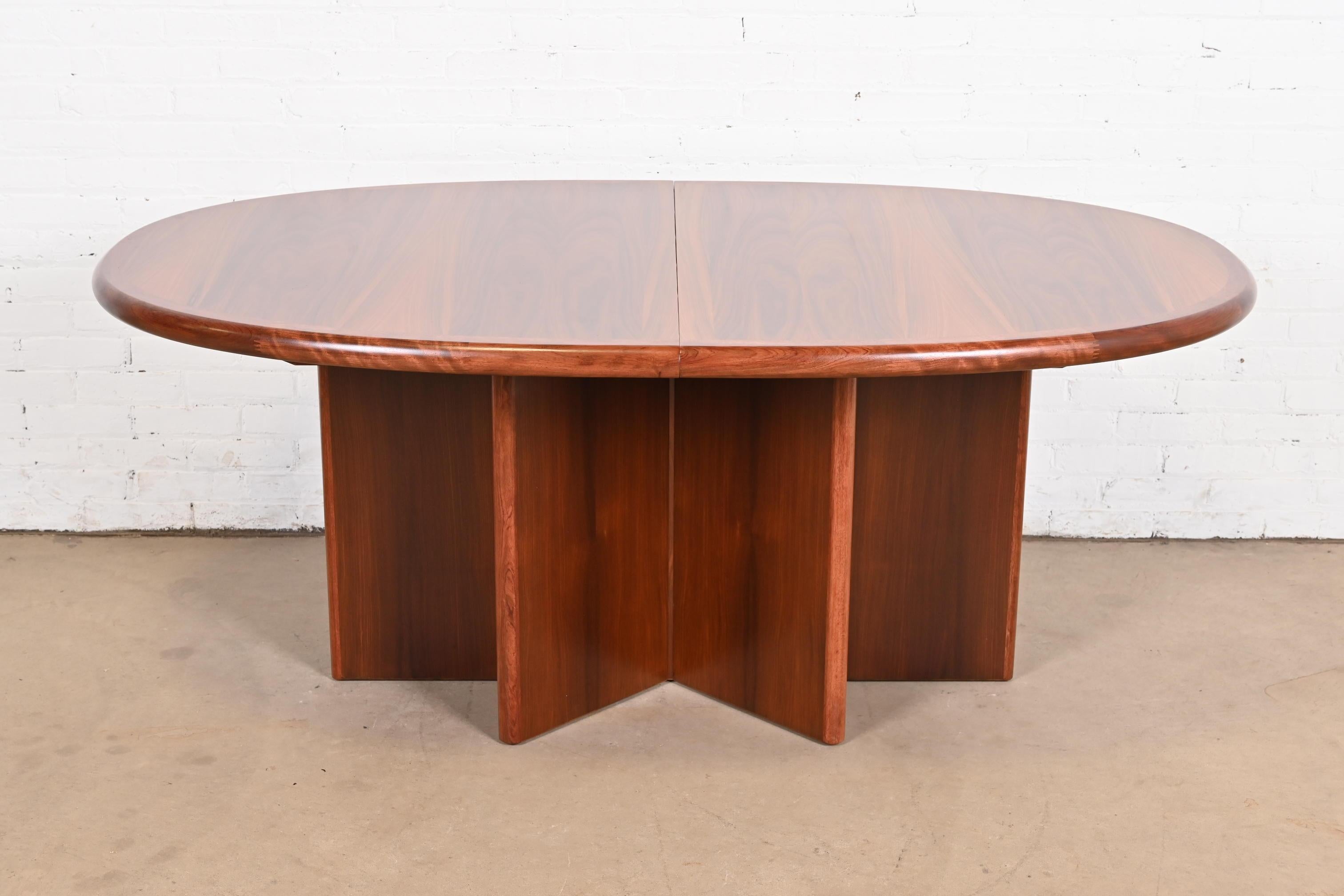 Mesa de comedor extensible con pedestal de palisandro de Ansager Mobler 1