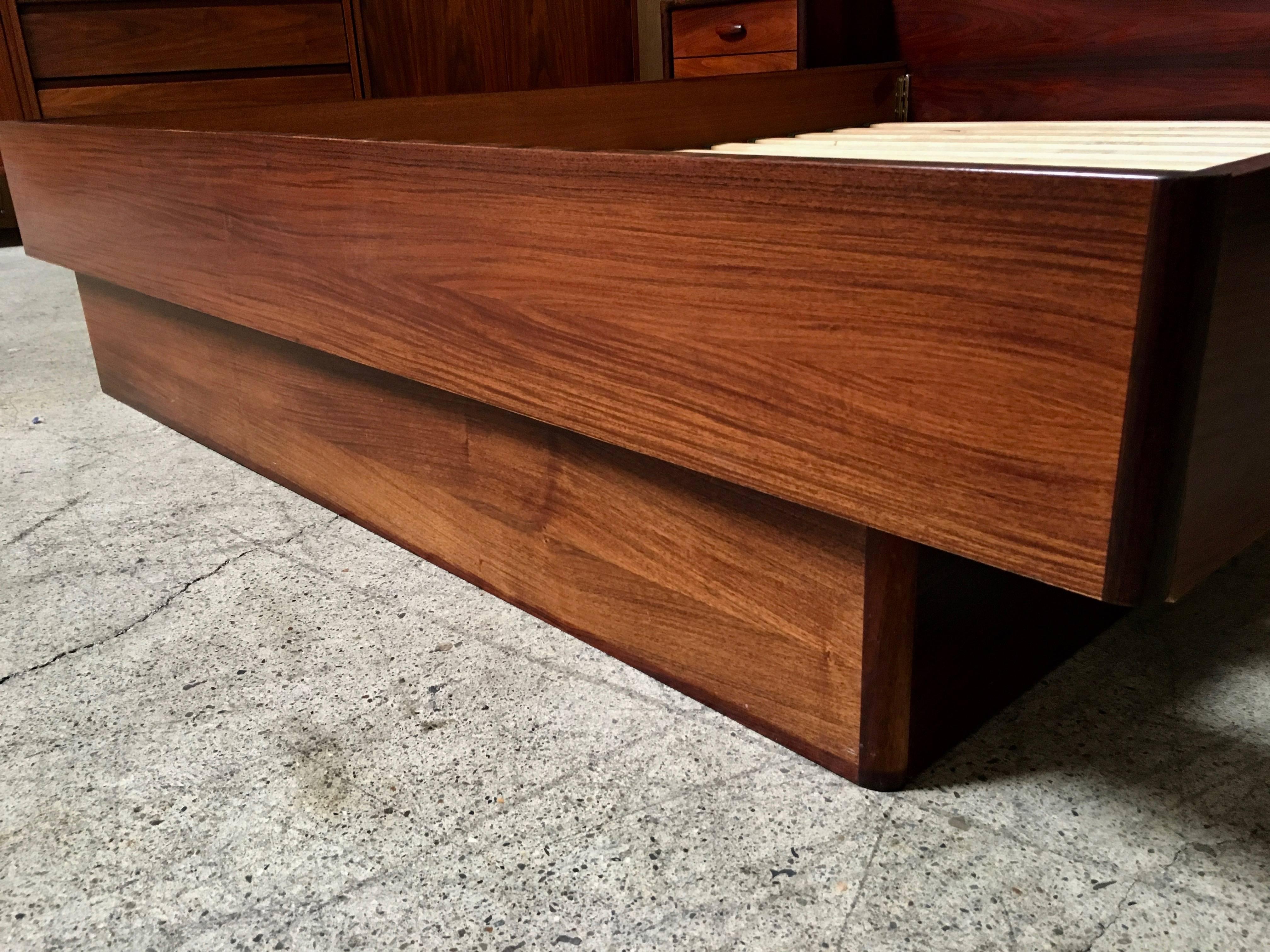 Danish Modern Rosewood Queen Size Bed with Floating Nightstands In Good Condition In Denton, TX