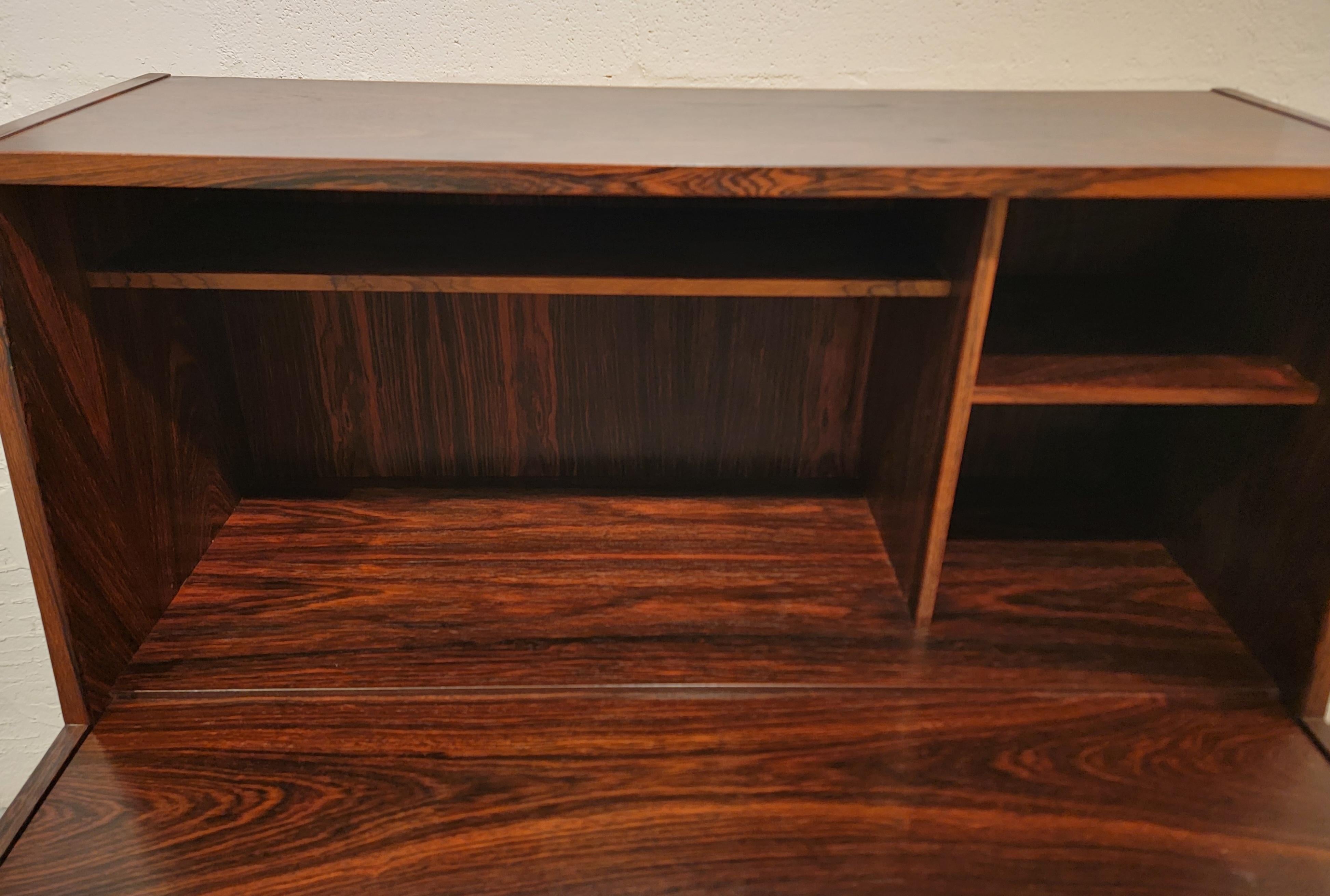 Secrétaire moderne danois en bois de rose en vente 2