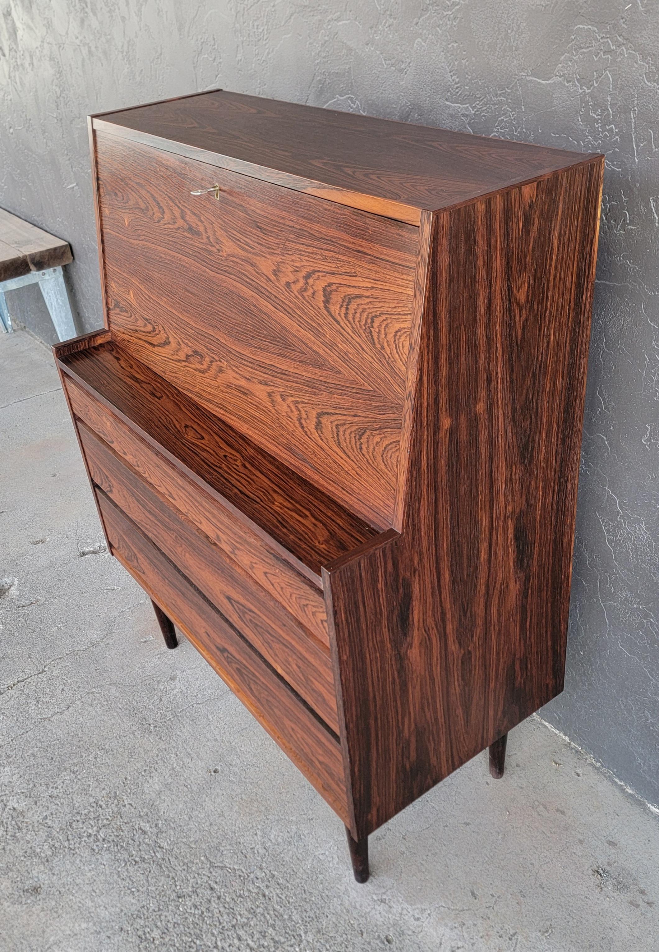 Secrétaire moderne danois en bois de rose en vente 3