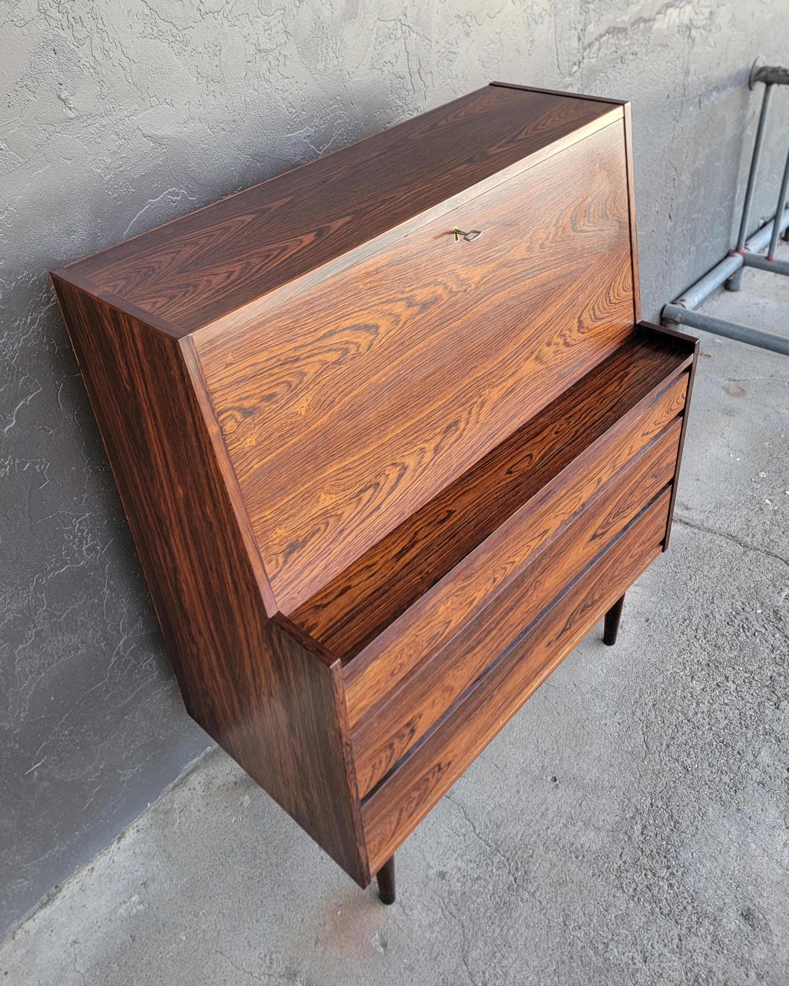 Secrétaire moderne danois en bois de rose en vente 4
