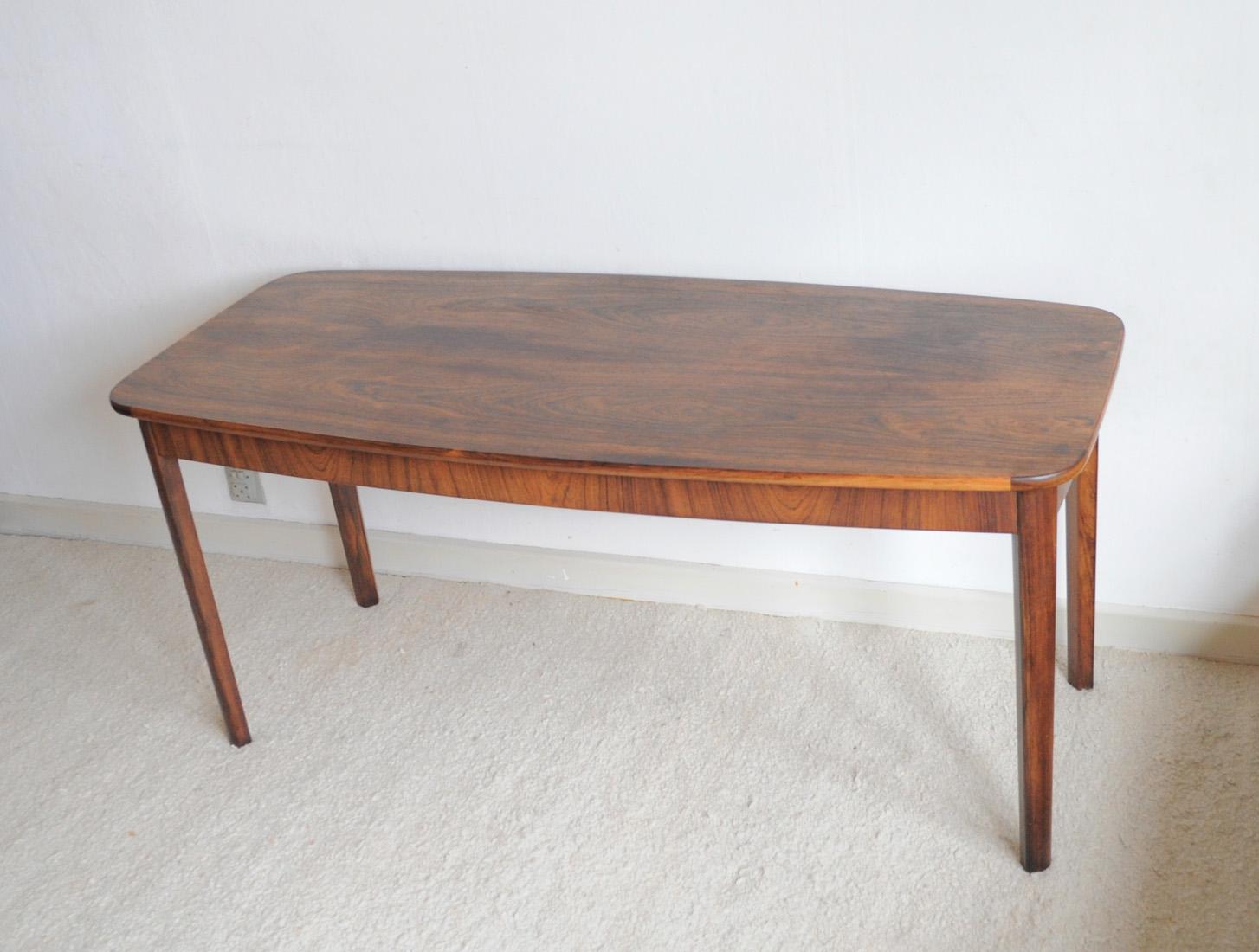 Scandinavian Modern Danish Modern Rosewood Side or Coffee Table For Sale