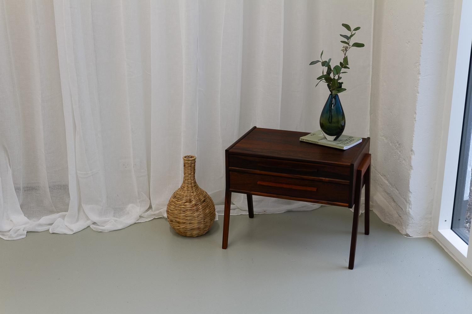 Table d'appoint danoise moderne en bois de rose, années 1960 en vente 7