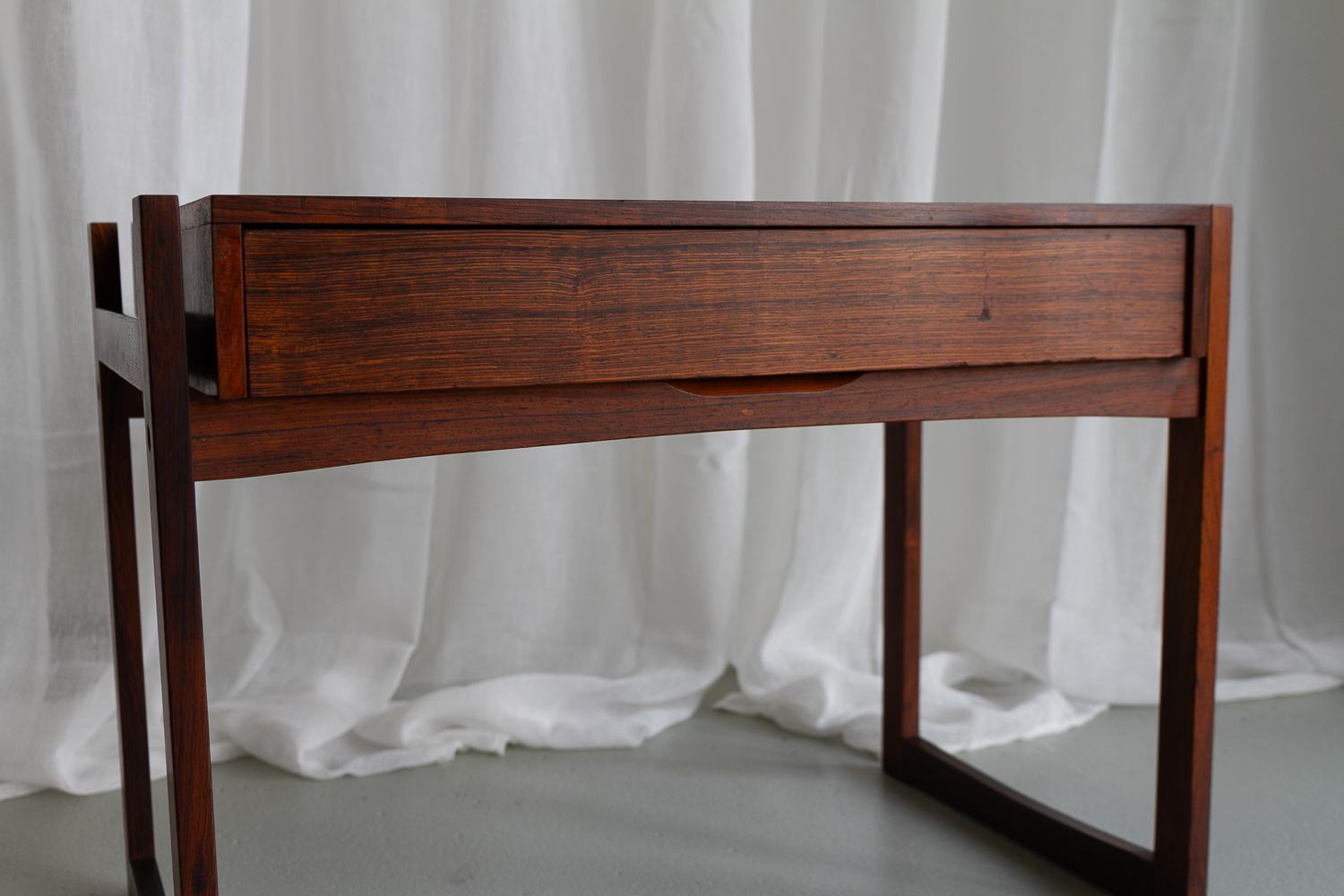 Table d'appoint danoise moderne en bois de rose avec tiroir, années 1960. en vente 5
