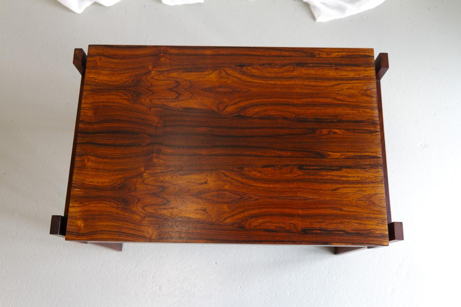 Table d'appoint danoise moderne en bois de rose avec tiroir, années 1960. en vente 12