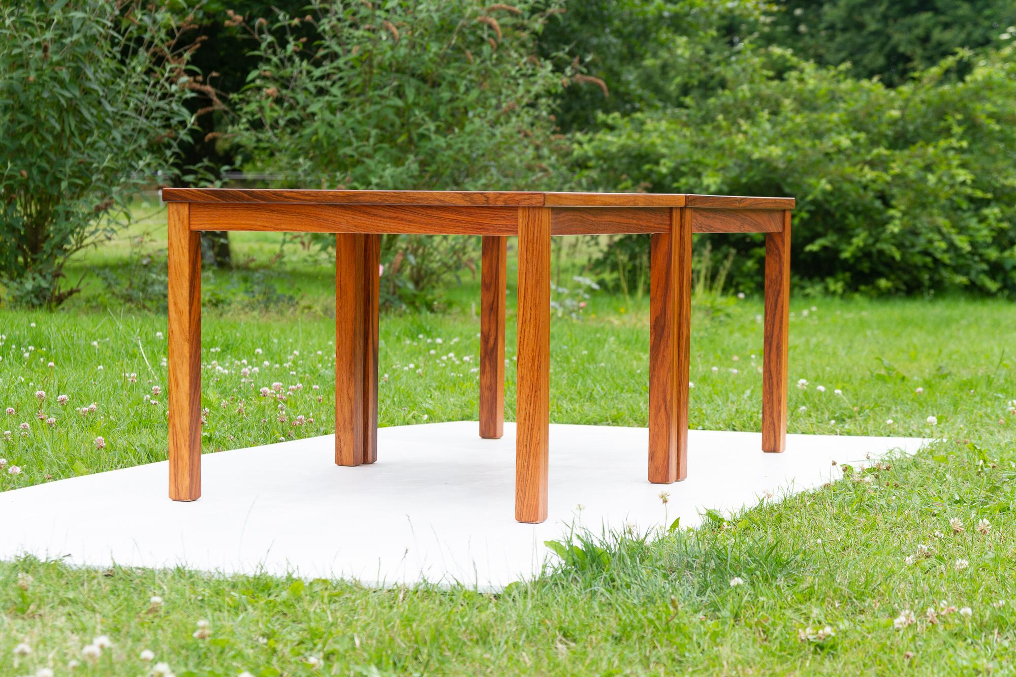 Tables d'appoint danoises modernes en bois de rose, années 1960, lot de 2 en vente 1