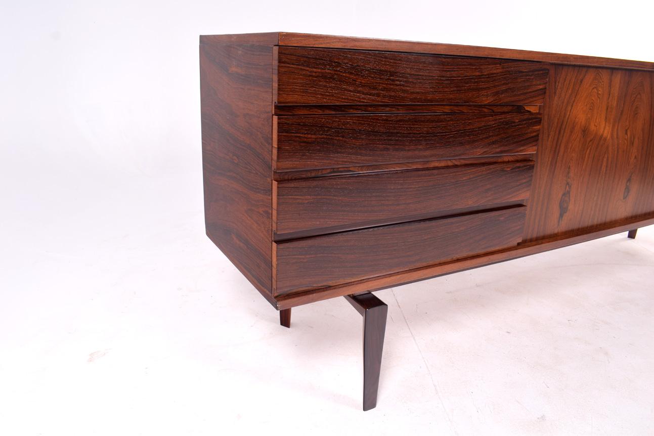 Danish Modern Rosewood Sideboard by H.W. Klein for Bramin, 1960s In Good Condition In Lisboa, Lisboa