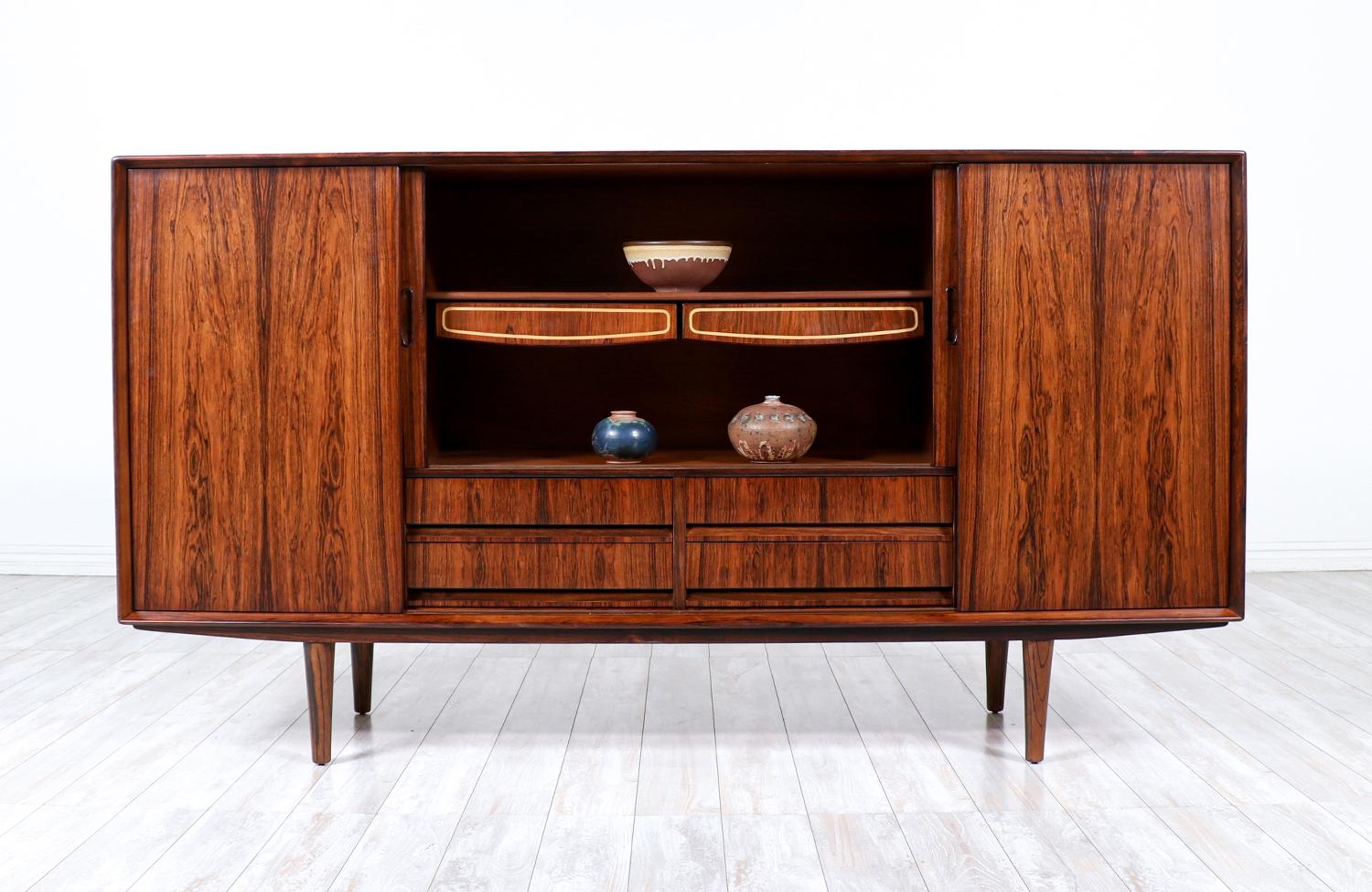Danish Modern Rosewood Sideboard Credenza In Excellent Condition In Los Angeles, CA