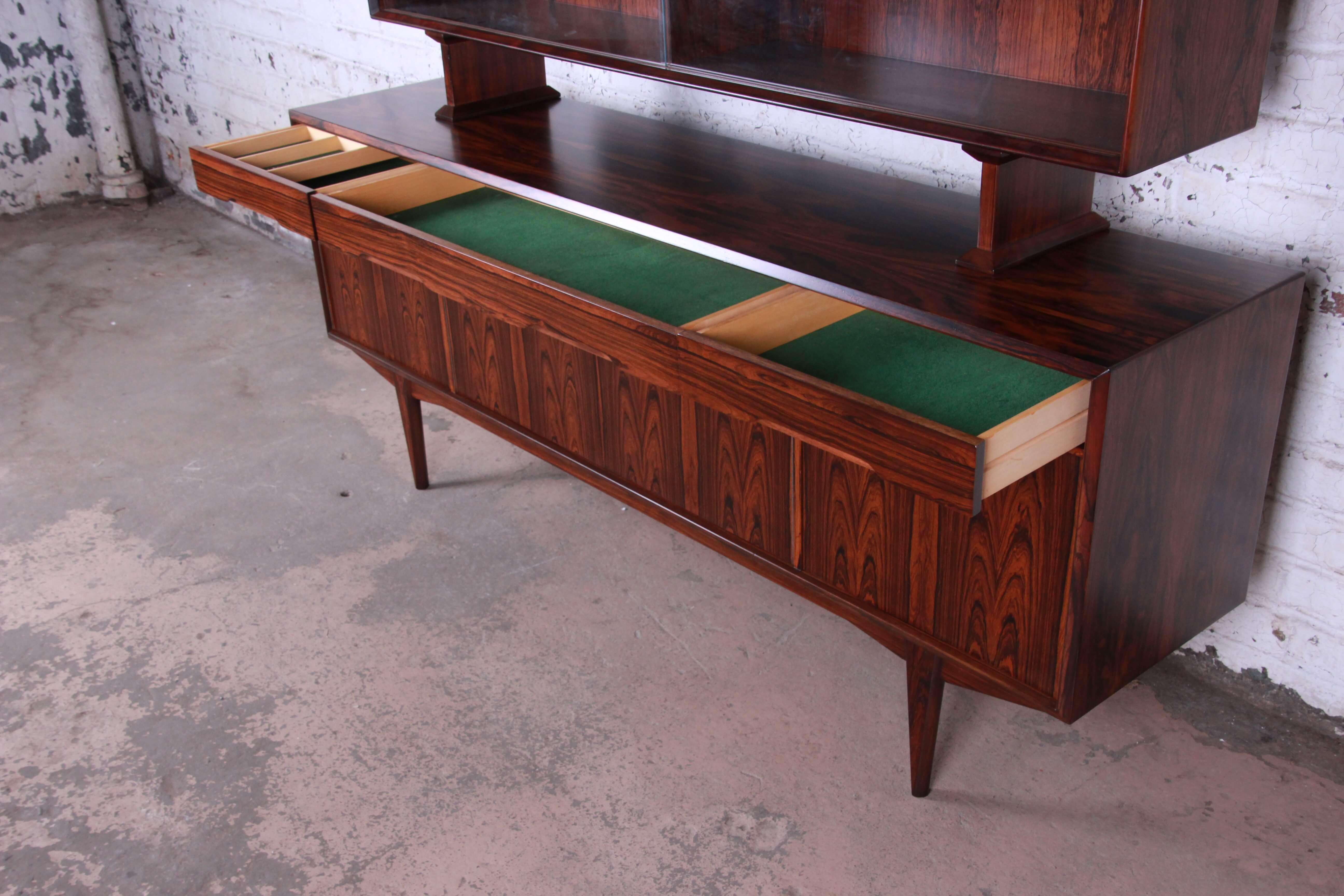 Danish Modern Rosewood Sideboard Credenza with Hutch-Top In Good Condition In South Bend, IN