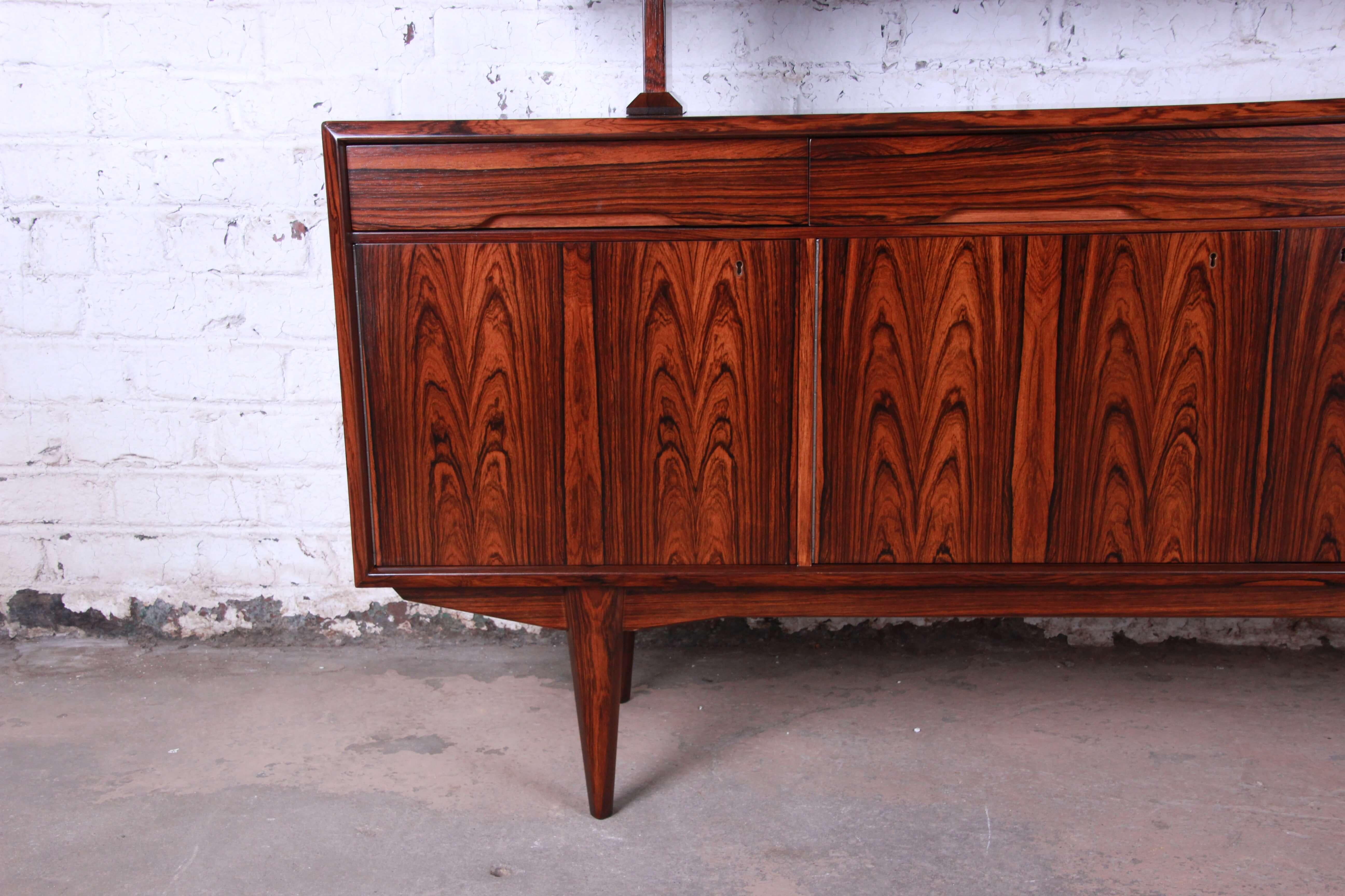 Mid-20th Century Danish Modern Rosewood Sideboard Credenza with Hutch-Top