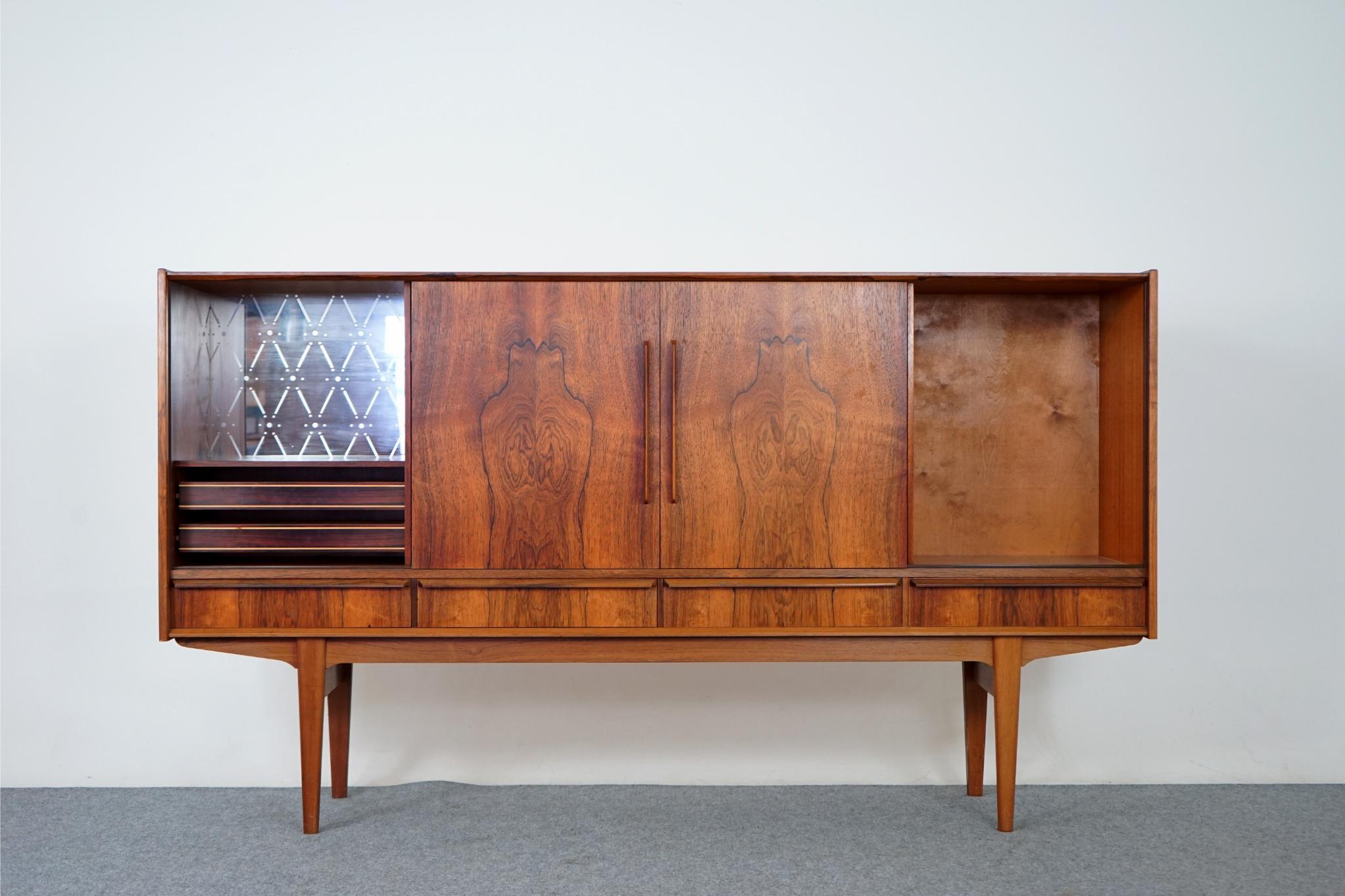 Danish Modern Rosewood Sideboard with Bar In Good Condition For Sale In VANCOUVER, CA