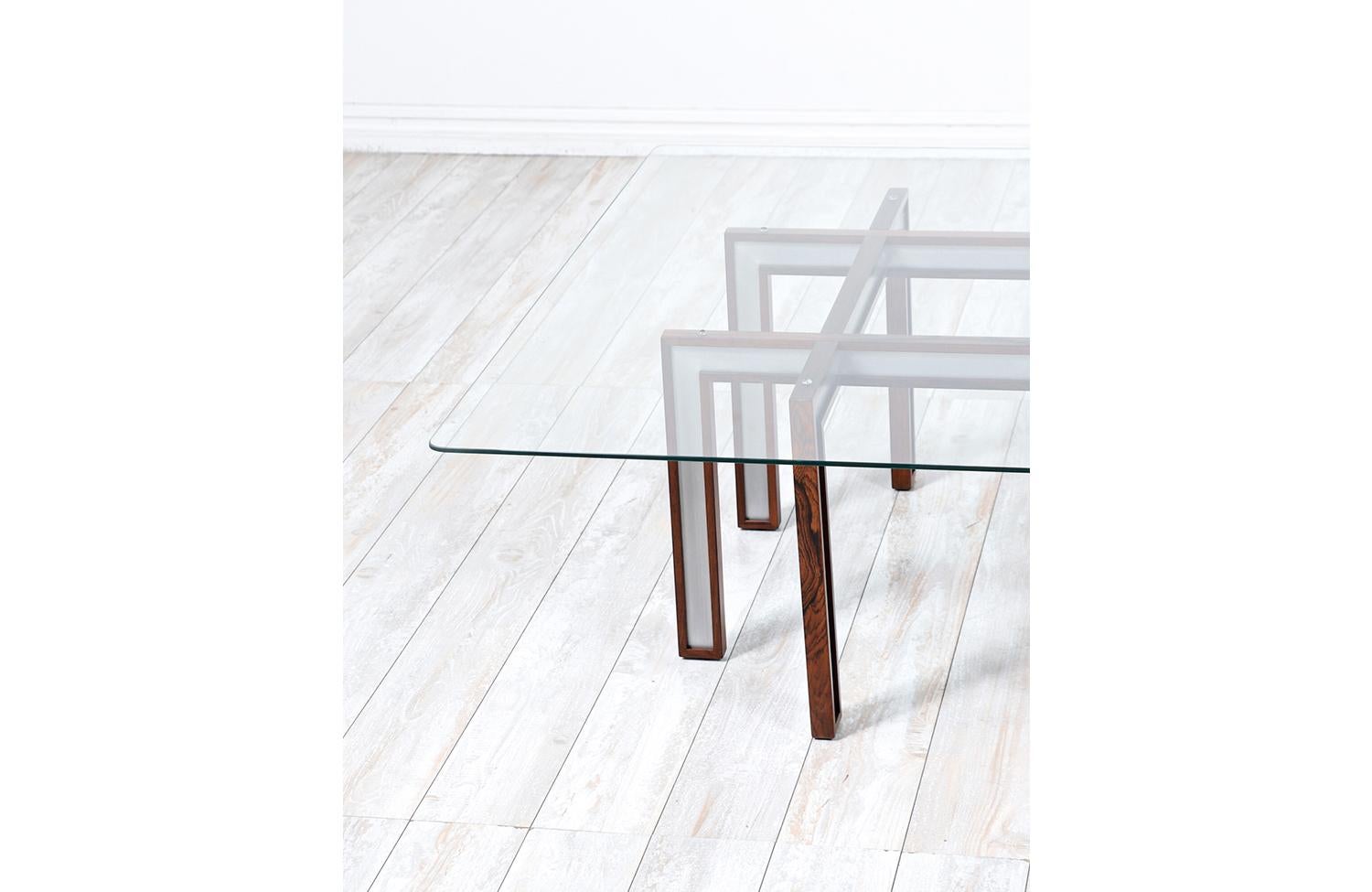 Danois Table basse moderne danoise en bois de rose et acier restaurée par Henning Korch en vente