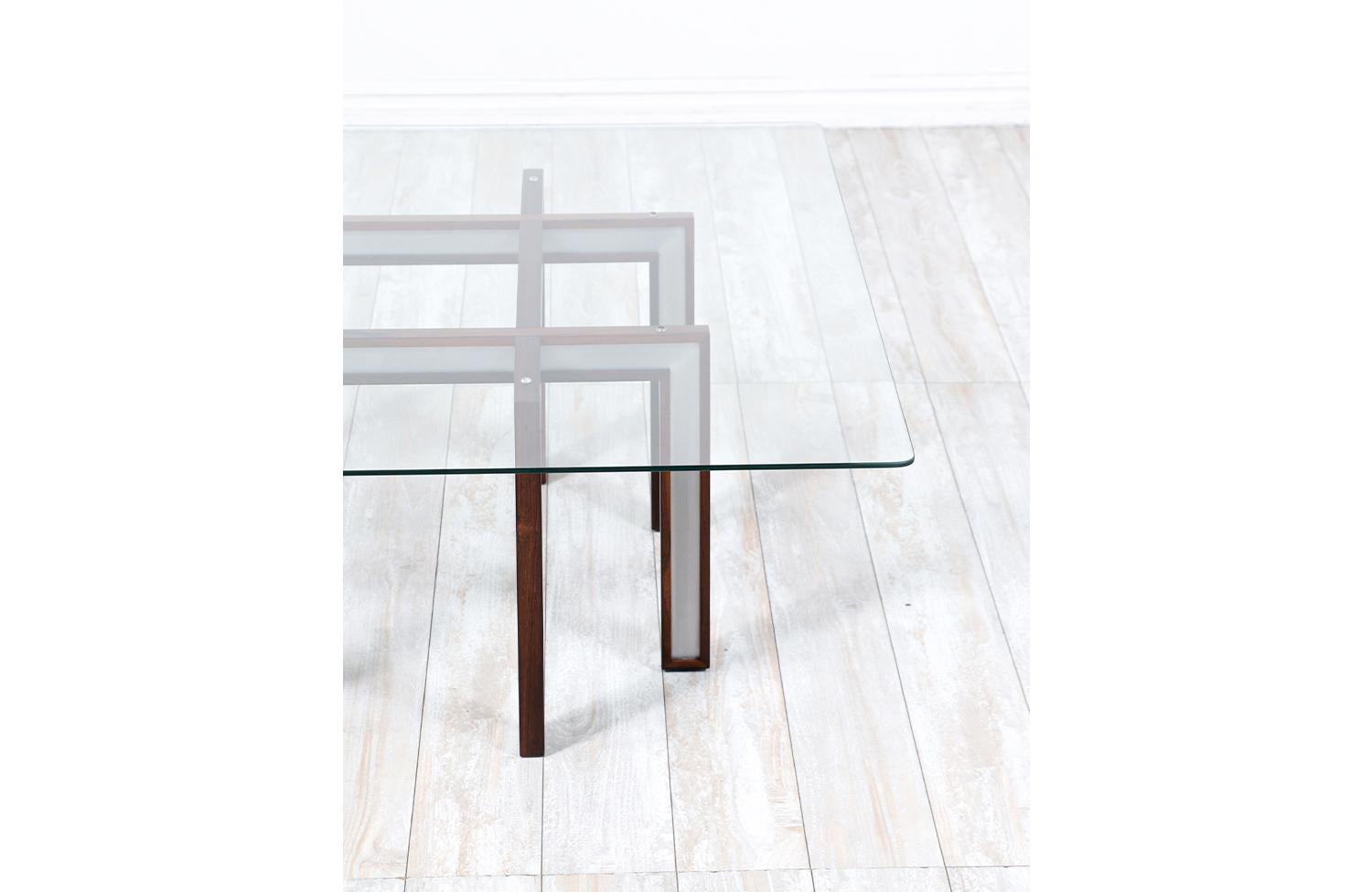 Milieu du XXe siècle Table basse moderne danoise en bois de rose et acier restaurée par Henning Korch en vente