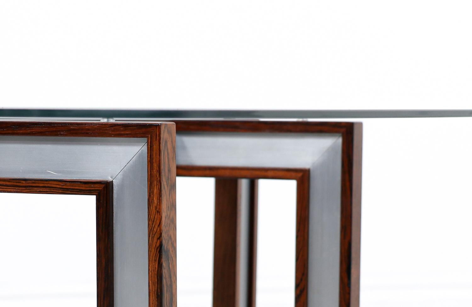 Table basse moderne danoise en bois de rose et acier restaurée par Henning Korch en vente 2