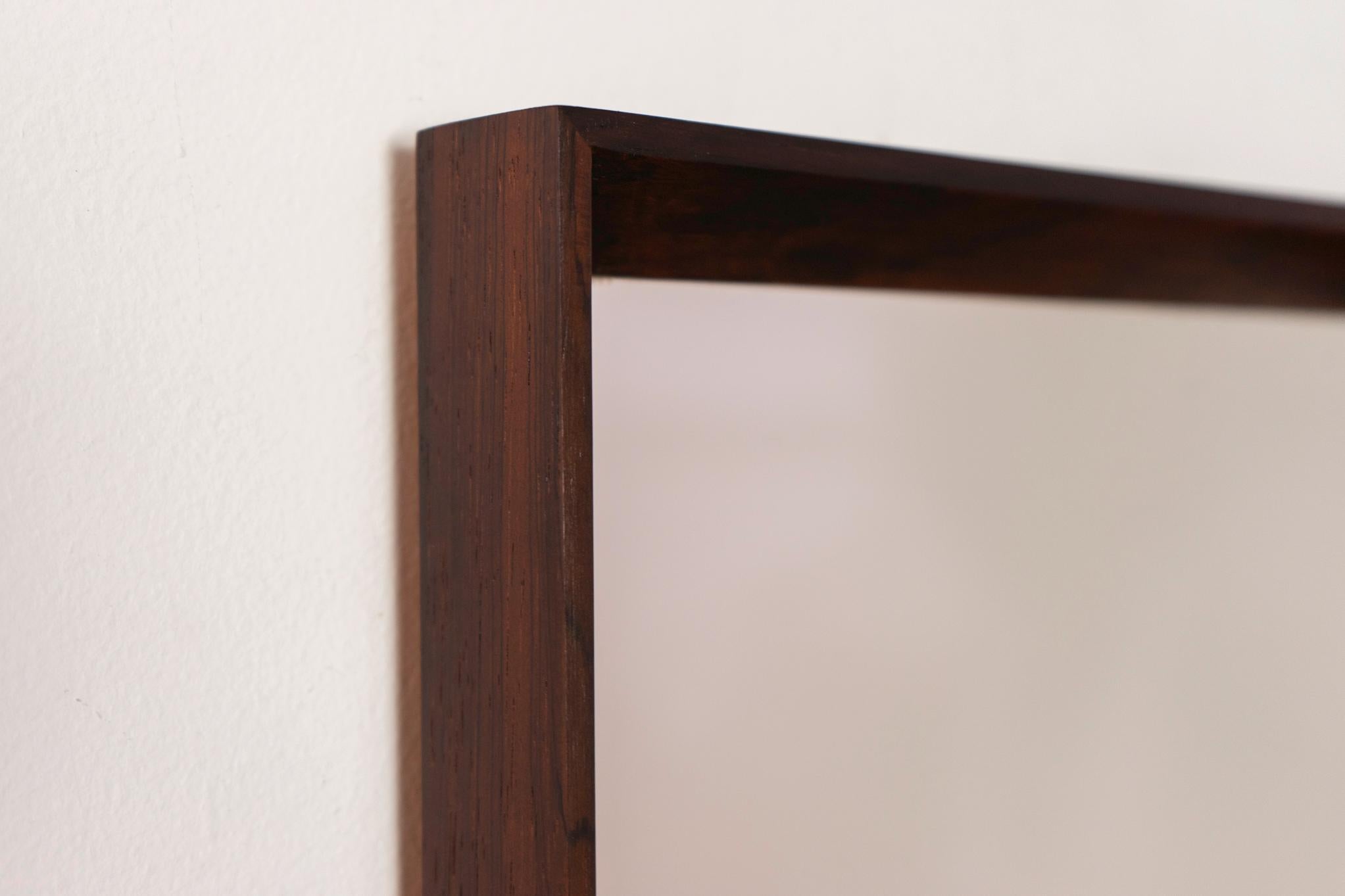 Dänischer moderner Wandspiegel aus Palisanderholz im Zustand „Gut“ im Angebot in VANCOUVER, CA