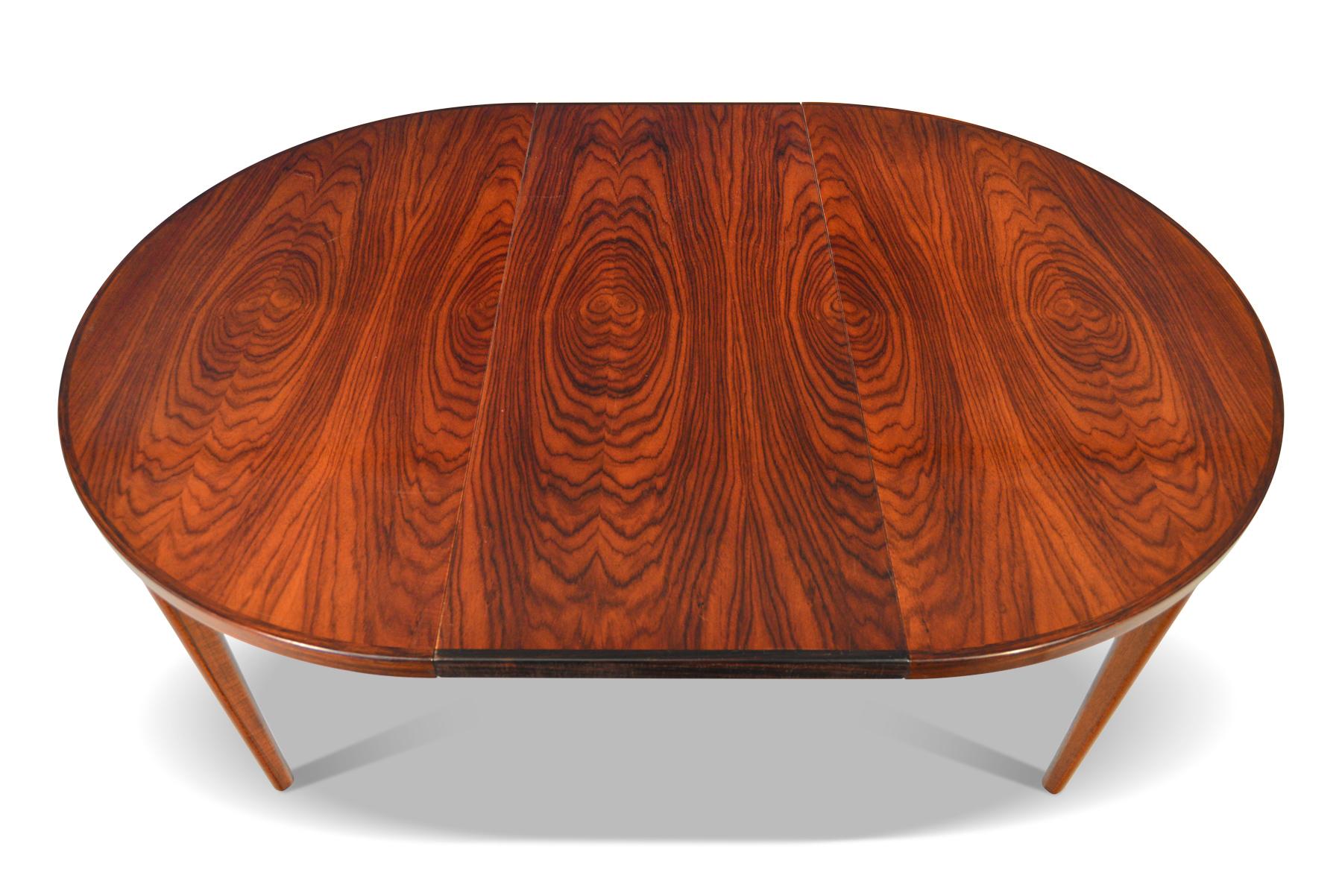 Danish Modern Round Brazilian Rosewood Table with Two Leaves In Good Condition In Berkeley, CA