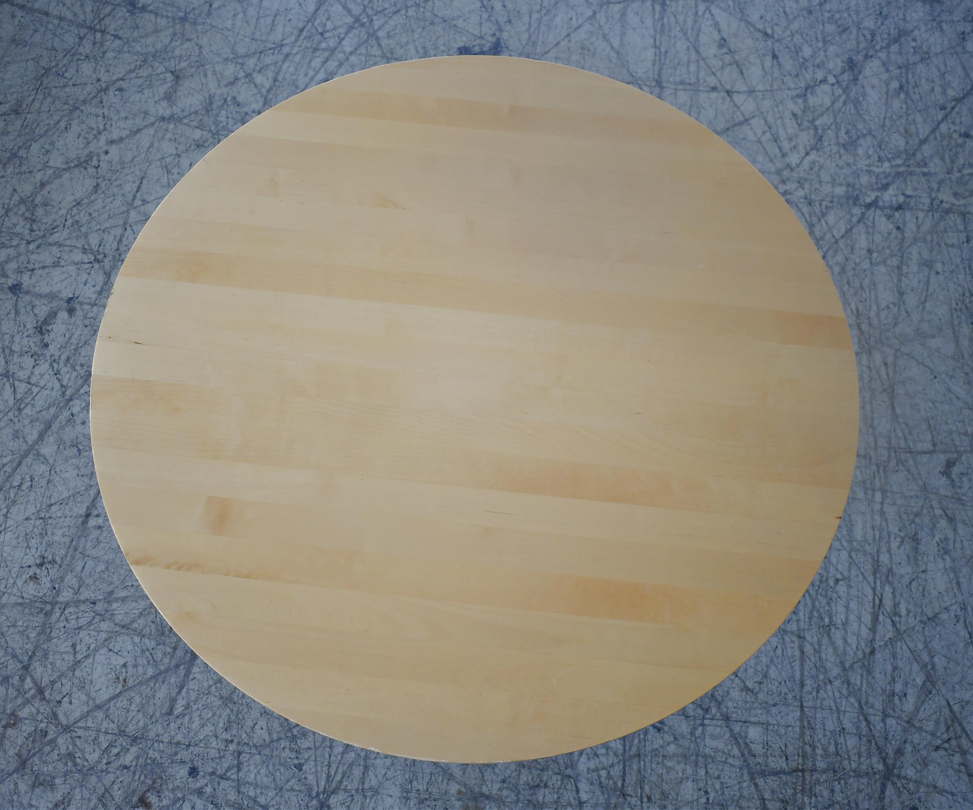 Danish Modern Round Coffee or Cocktail Table in Maple and Steel by Fredericia V In Good Condition For Sale In Bridgeport, CT