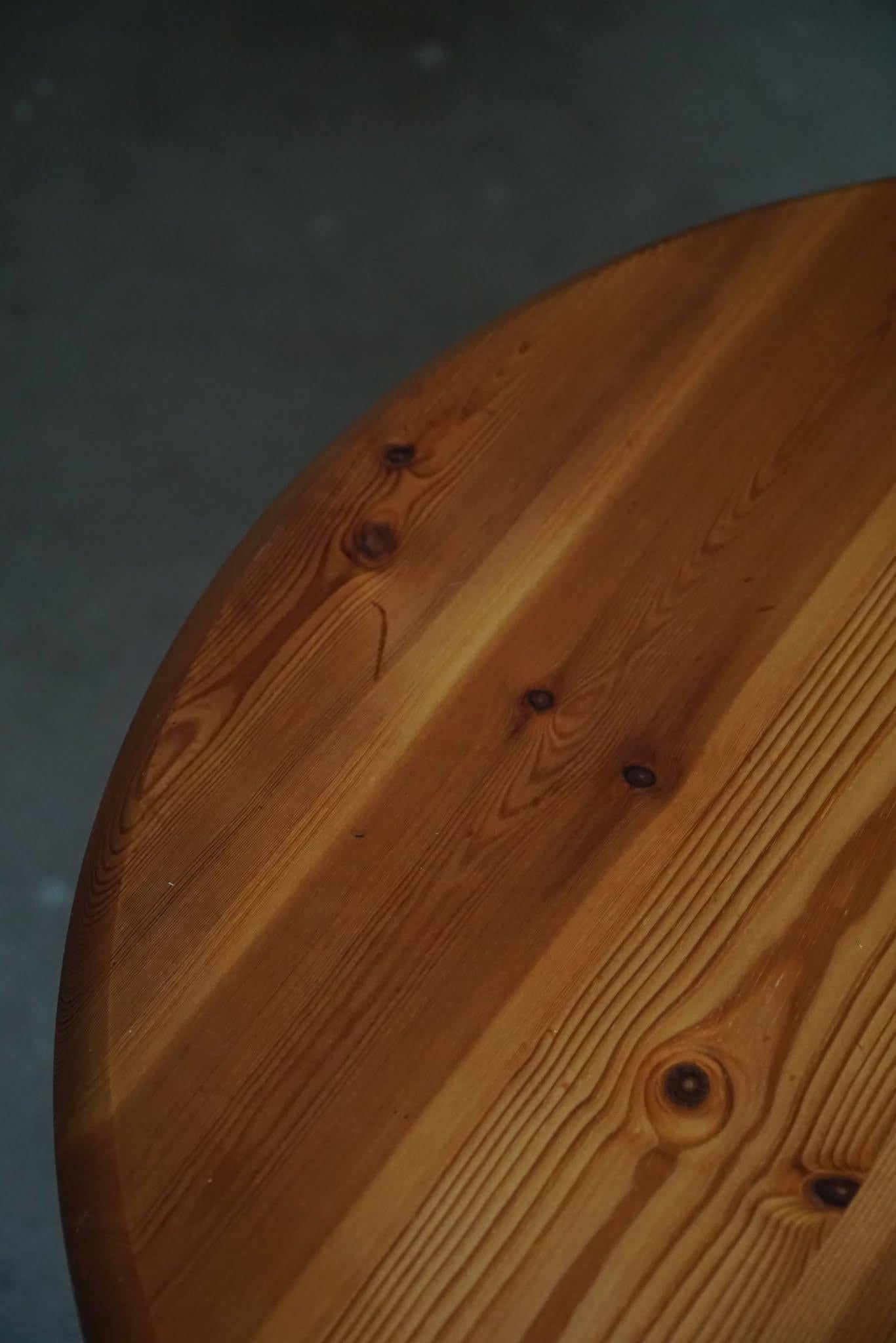 Dänischer moderner runder Couchtisch aus massivem Kiefernholz, Rainer Daumiller-Stil, 1970er Jahre im Angebot 5