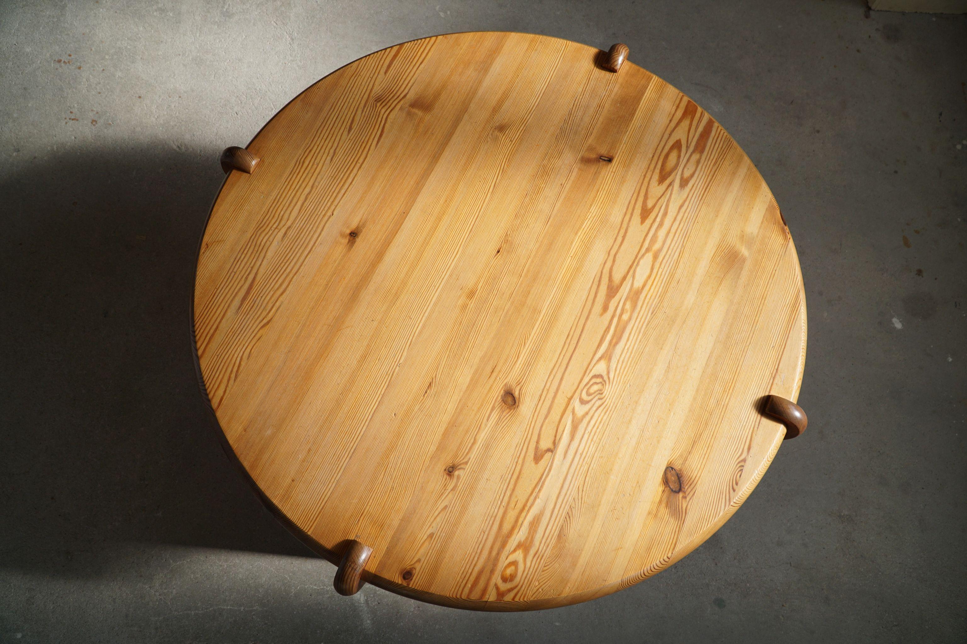 Brutalist Danish Modern Round Coffee Table in Solid Pine, Rainer Daumiller Style, 1970s