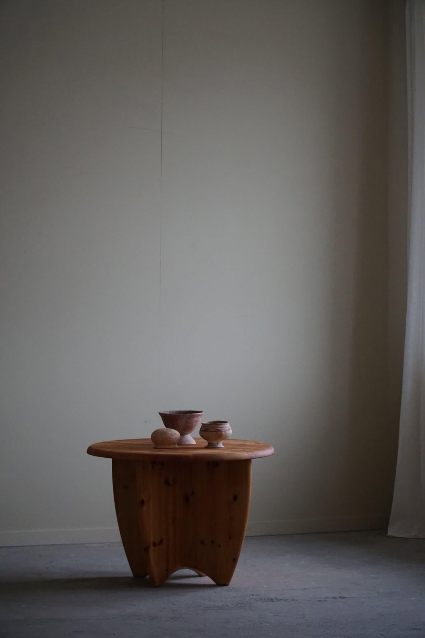 Dänischer moderner runder Couchtisch aus massivem Kiefernholz, Rainer Daumiller-Stil, 1970er Jahre im Angebot 4