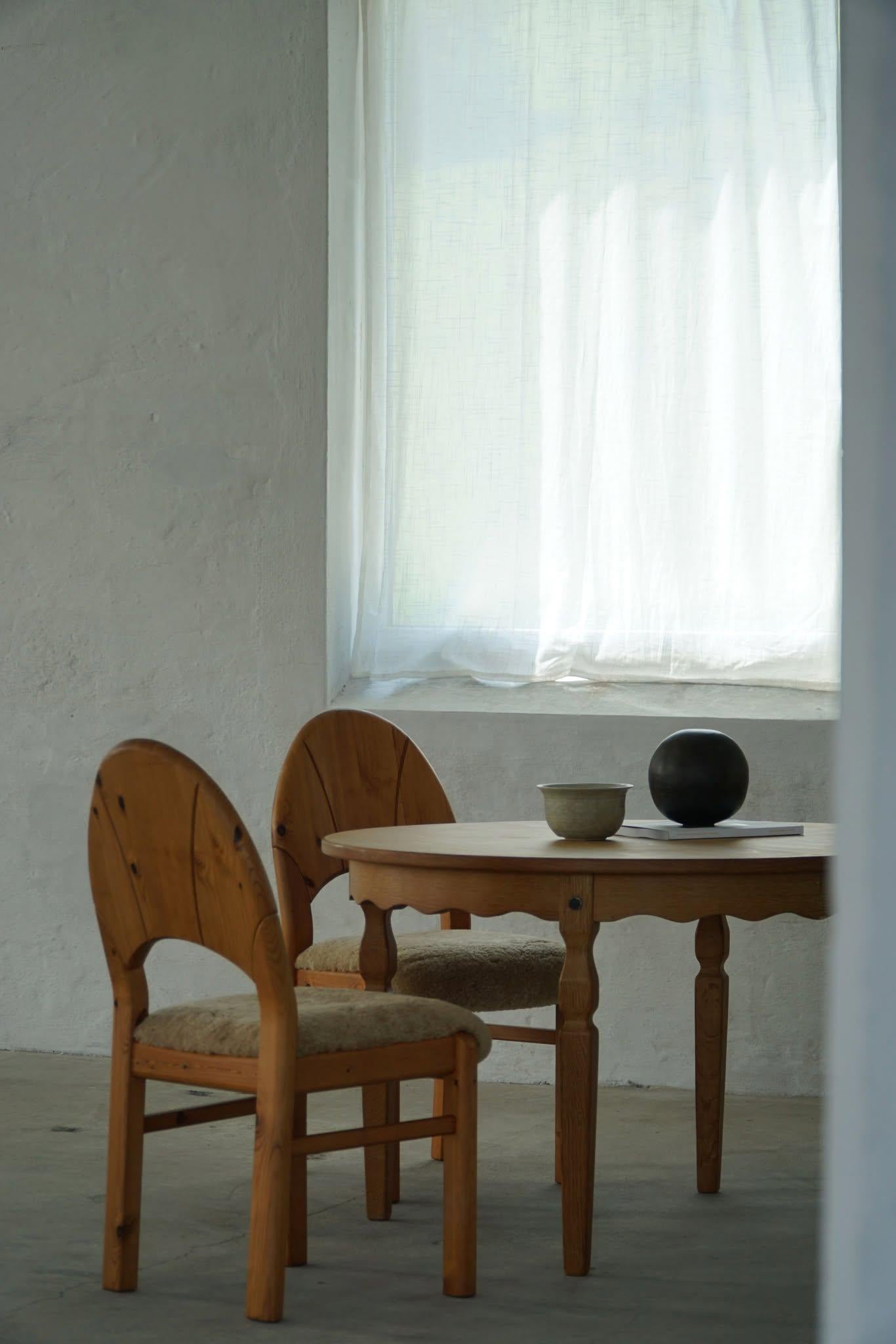 Danois Table de salle à manger ronde moderne danoise en Oak par Rosengaarden, milieu du siècle, années 1960 en vente