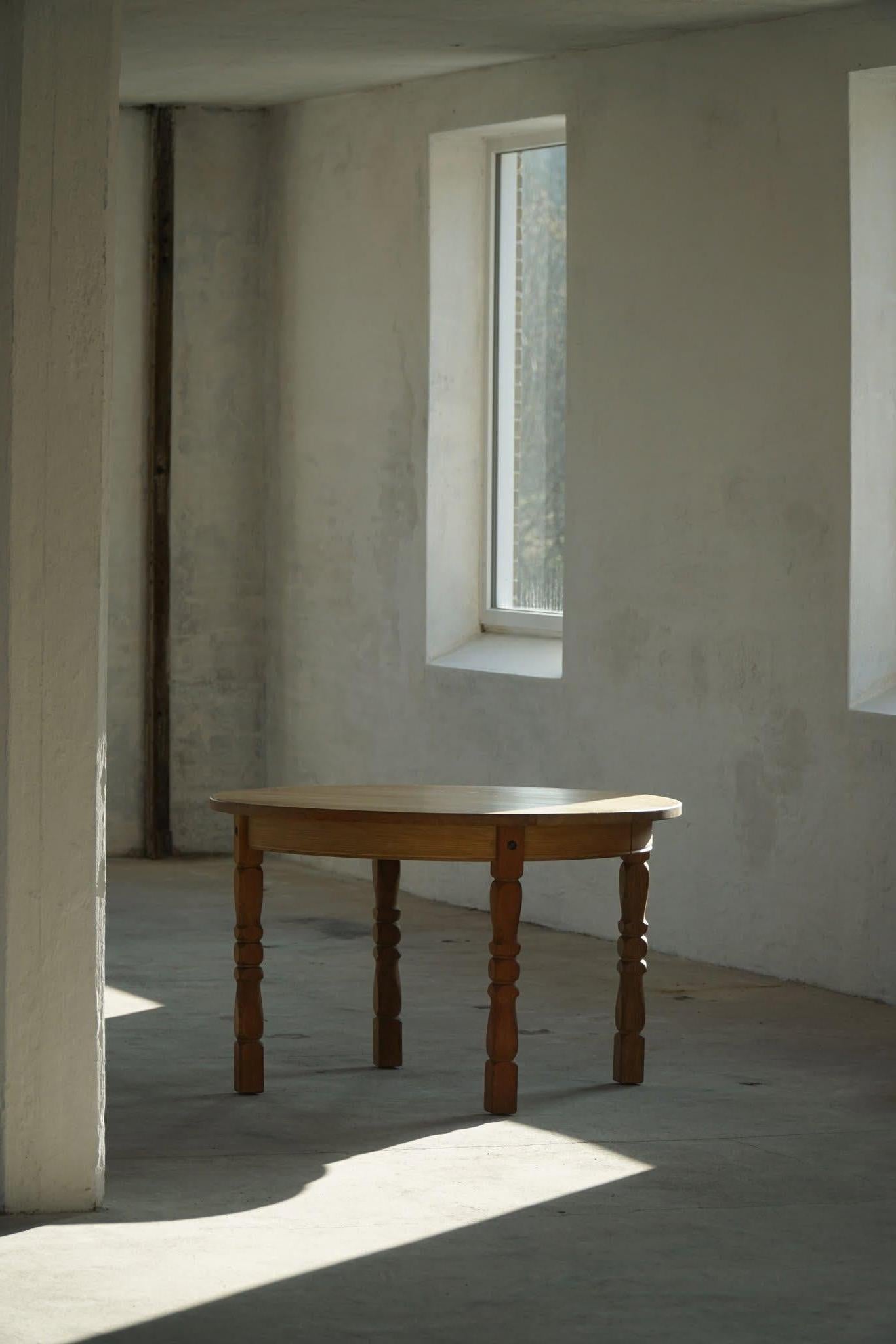 Danish Modern, Round Dining Table in Oak with 3 Extensions, Mid Century, 1960s In Good Condition For Sale In Odense, DK