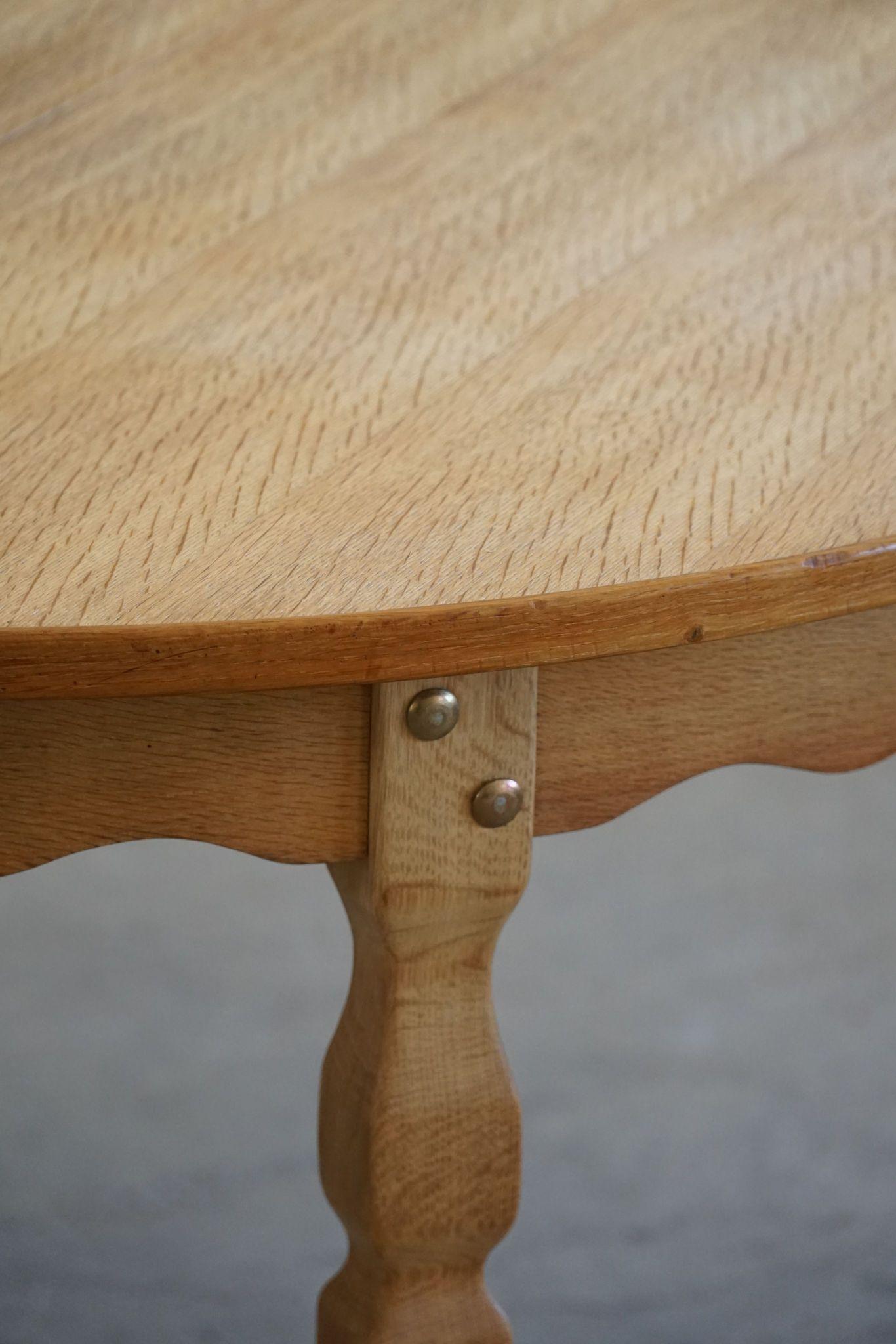 Danish Modern, Round Dining Table in Oak with Two Extensions, Mid Century, 1960s 10