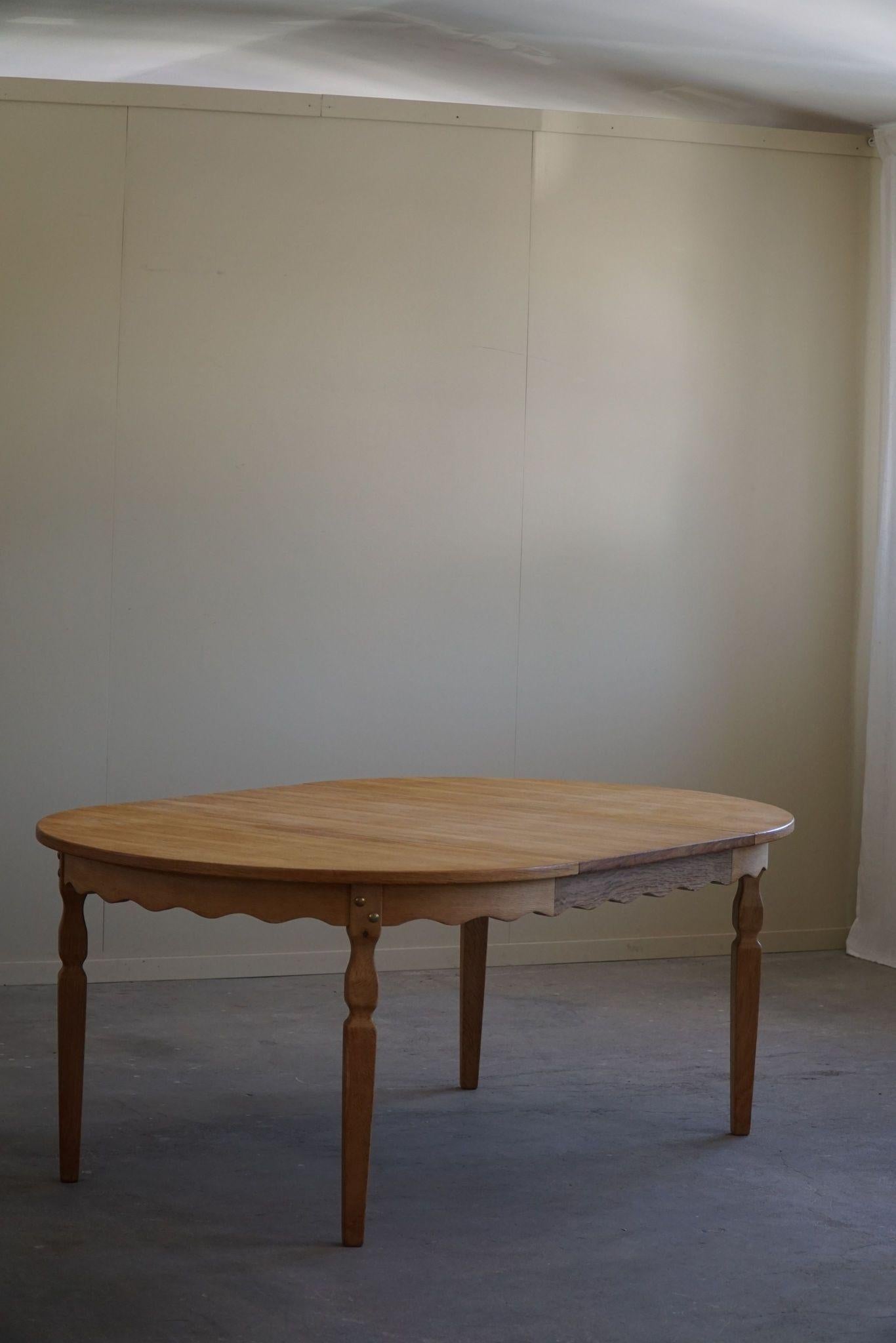 Danish Modern, Round Dining Table in Oak with Two Extensions, Mid Century, 1960s In Good Condition In Odense, DK