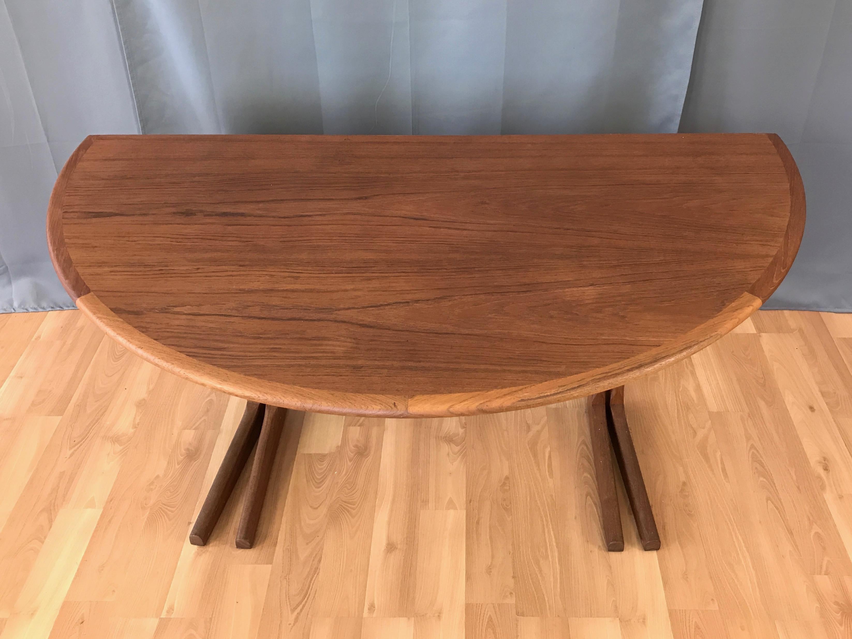 Dänischer moderner runder Teak-Esstisch mit Hängeblättern:: 1970er Jahre 6