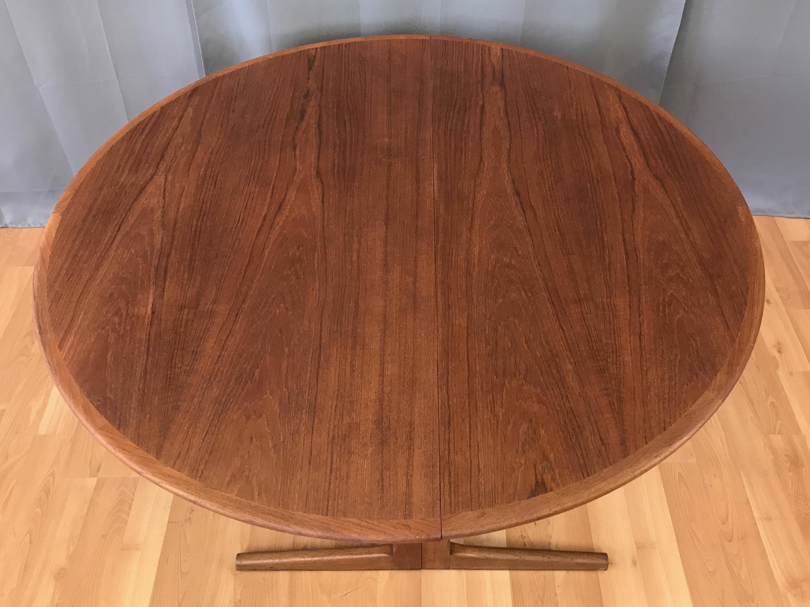 Danish Modern Round Drop-Leaf Teak Dining Table, 1970s 4